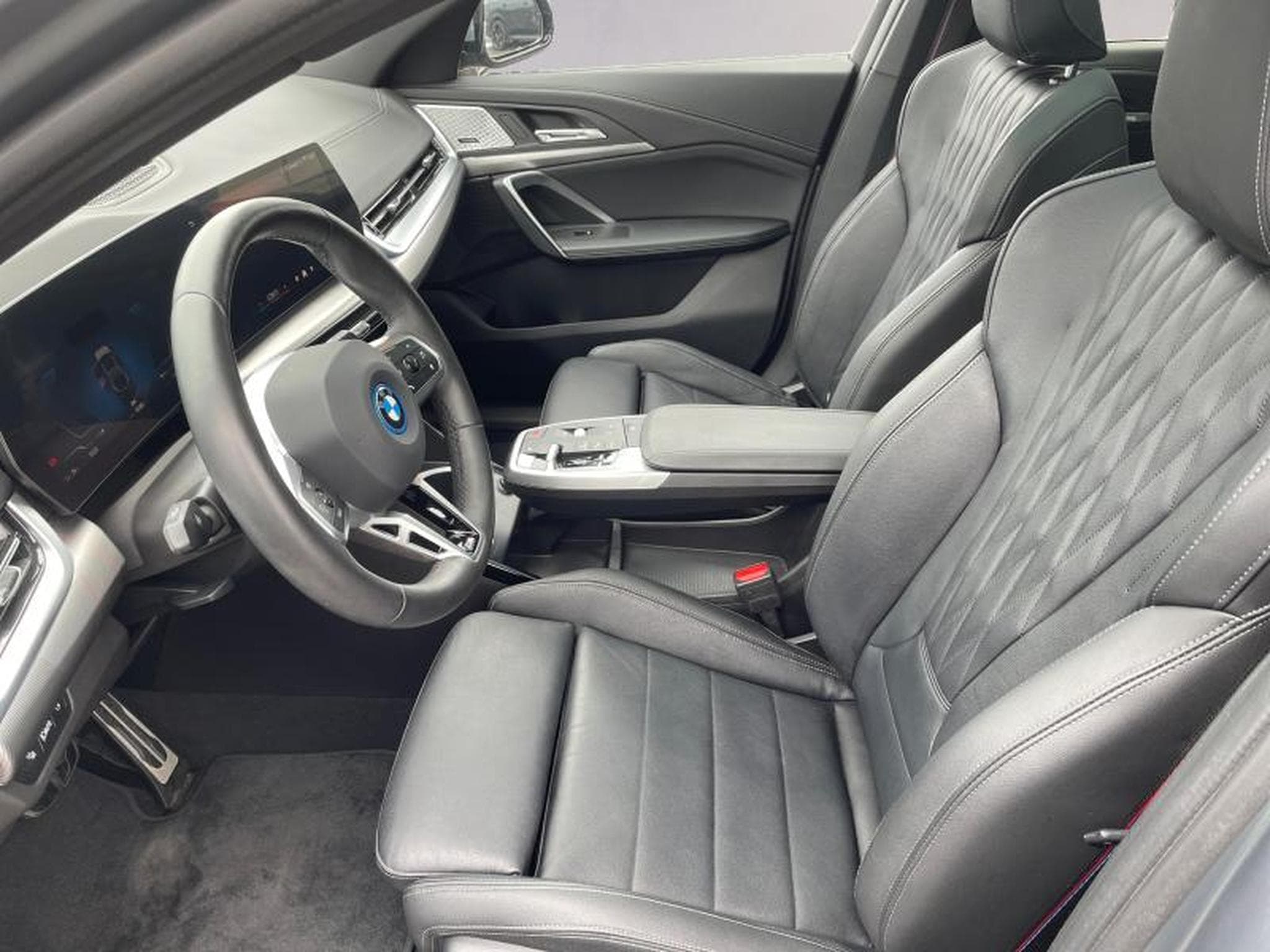 BMW iX2 iX2 xDrive30 Kit M Sport (2024) - Foto 11