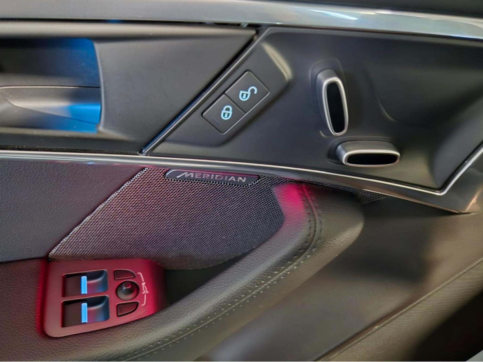 Jaguar F-Type 3.0 V6 P-340 COUPE R-DYNAMIC MERIDIAN PANO CUIR NAVI 1 HAND (2019) - Photo 11