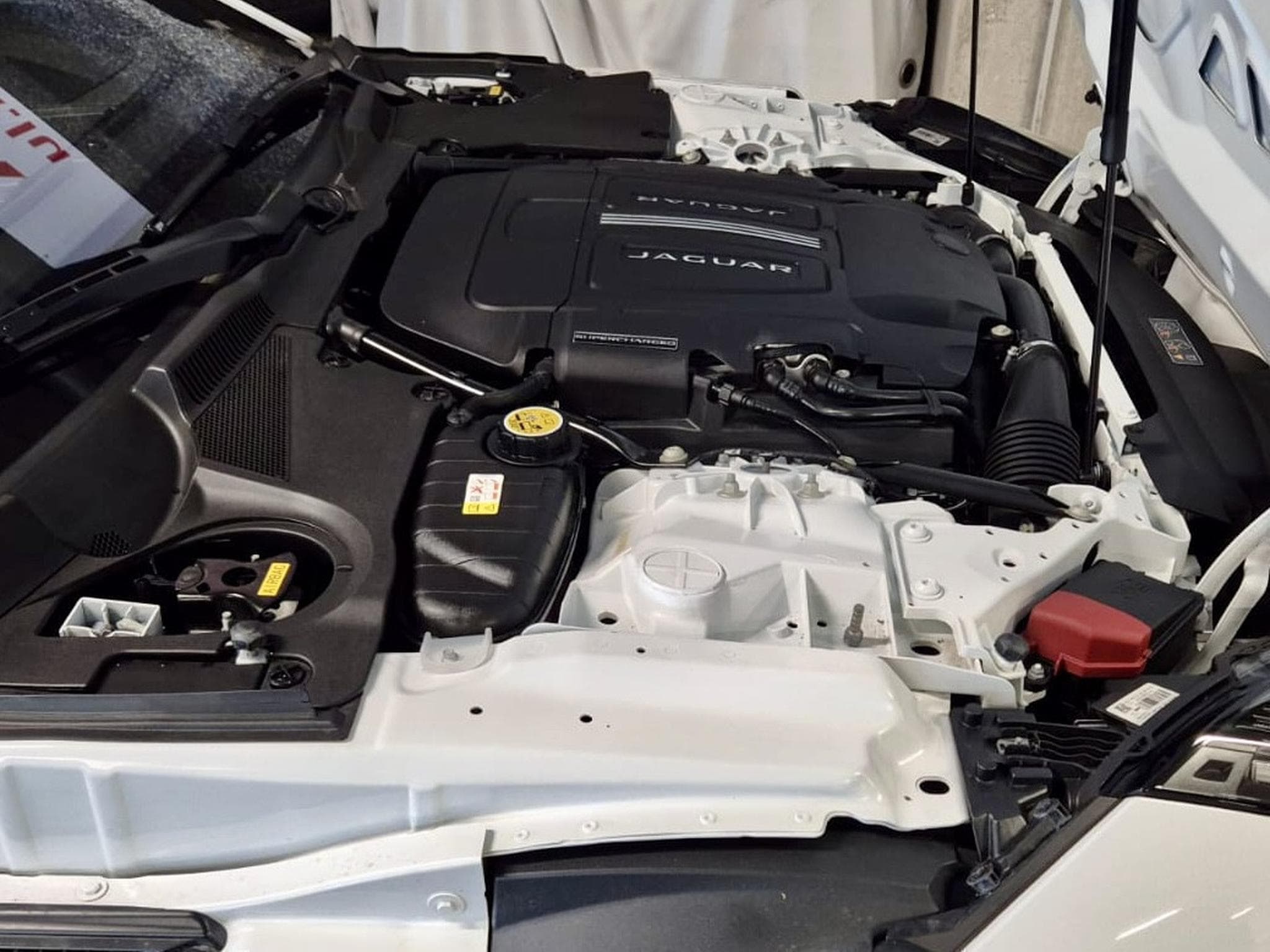 Jaguar F-Type 3.0 V6 P-340 COUPE R-DYNAMIC MERIDIAN PANO CUIR NAVI 1 HAND (2019) - Photo 14