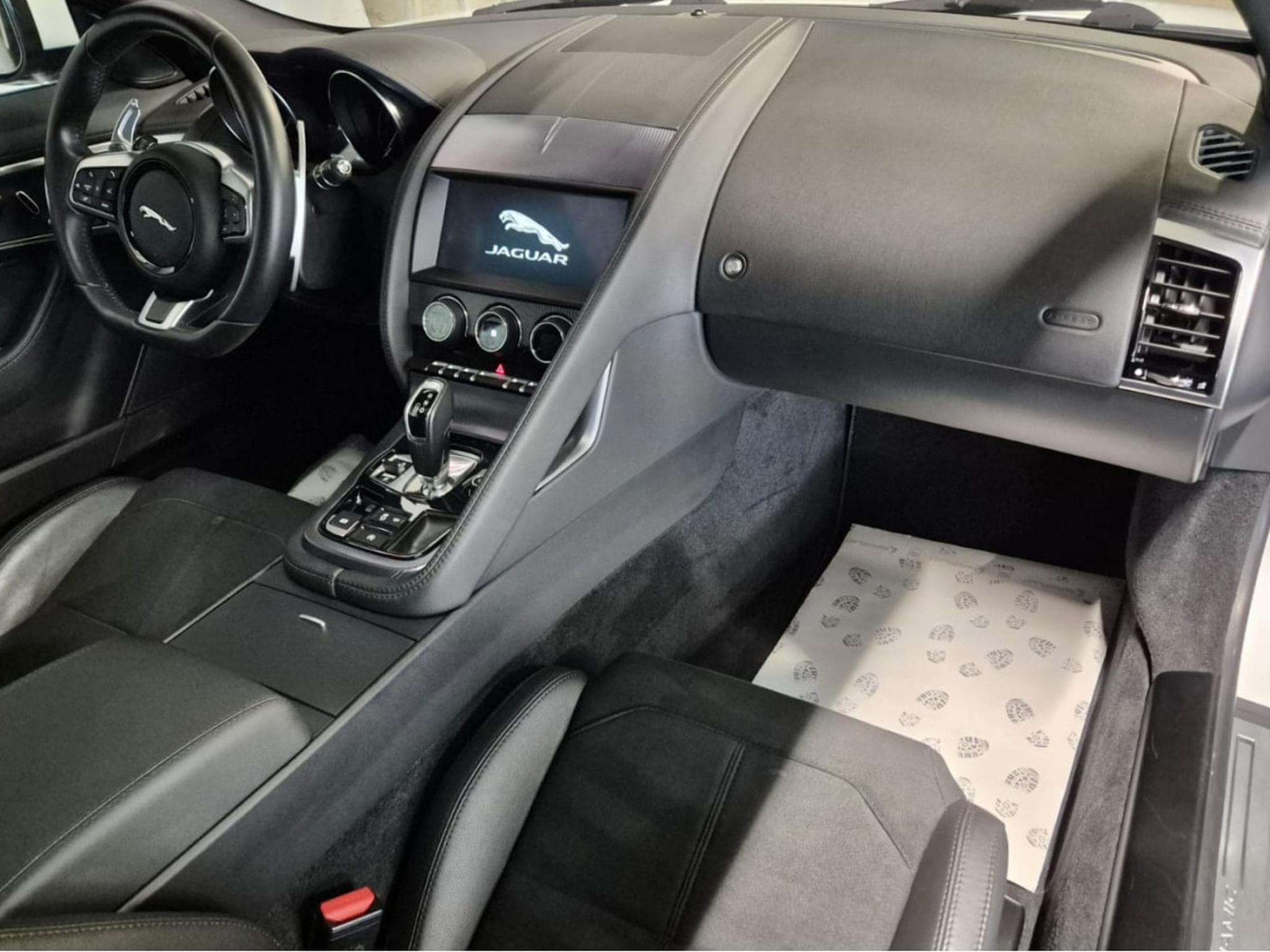 Jaguar F-Type 3.0 V6 P-340 COUPE R-DYNAMIC MERIDIAN PANO CUIR NAVI 1 HAND (2019) - Photo 6