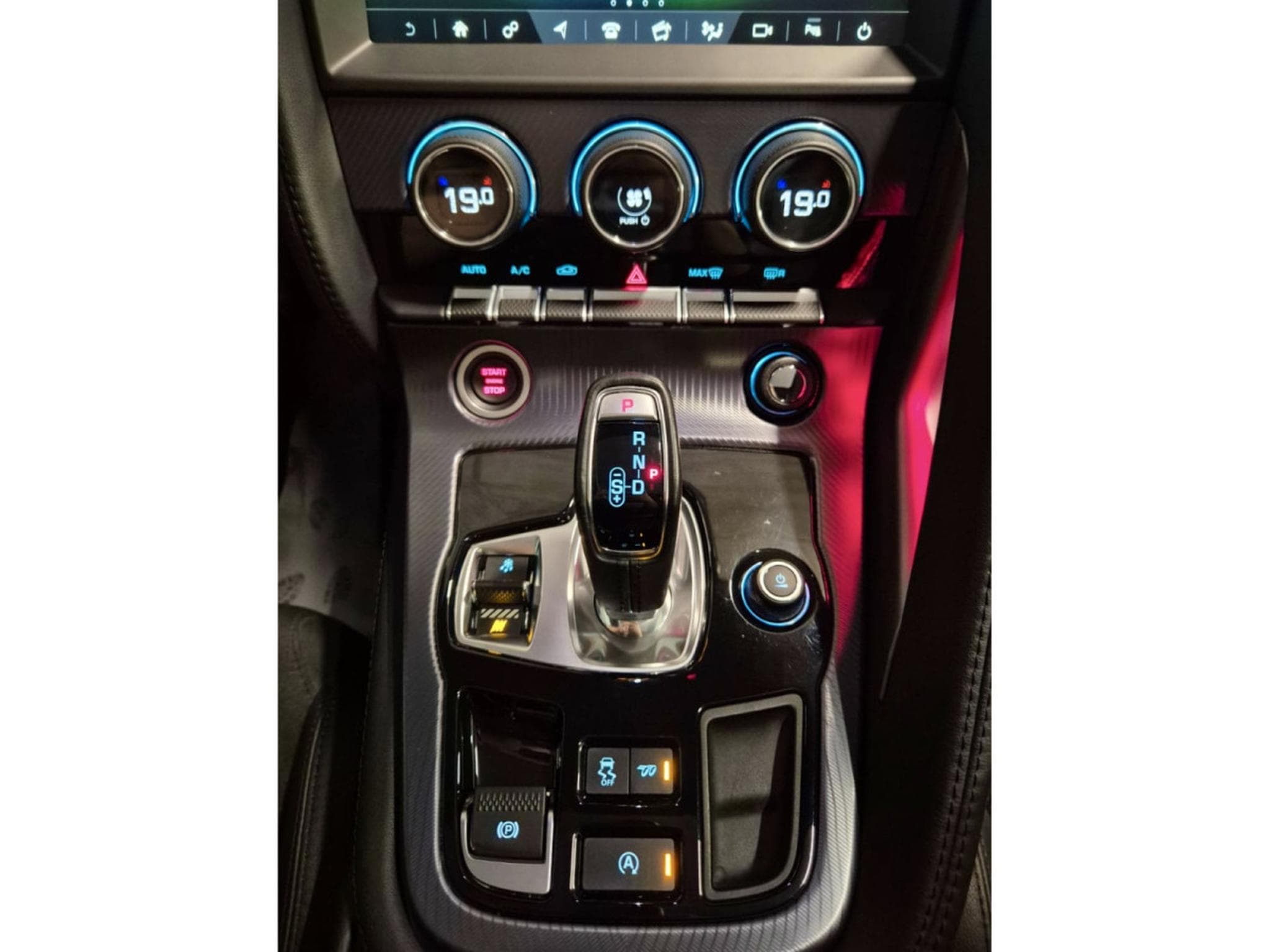Jaguar F-Type 3.0 V6 P-340 COUPE R-DYNAMIC MERIDIAN PANO CUIR NAVI 1 HAND (2019) - Photo 9