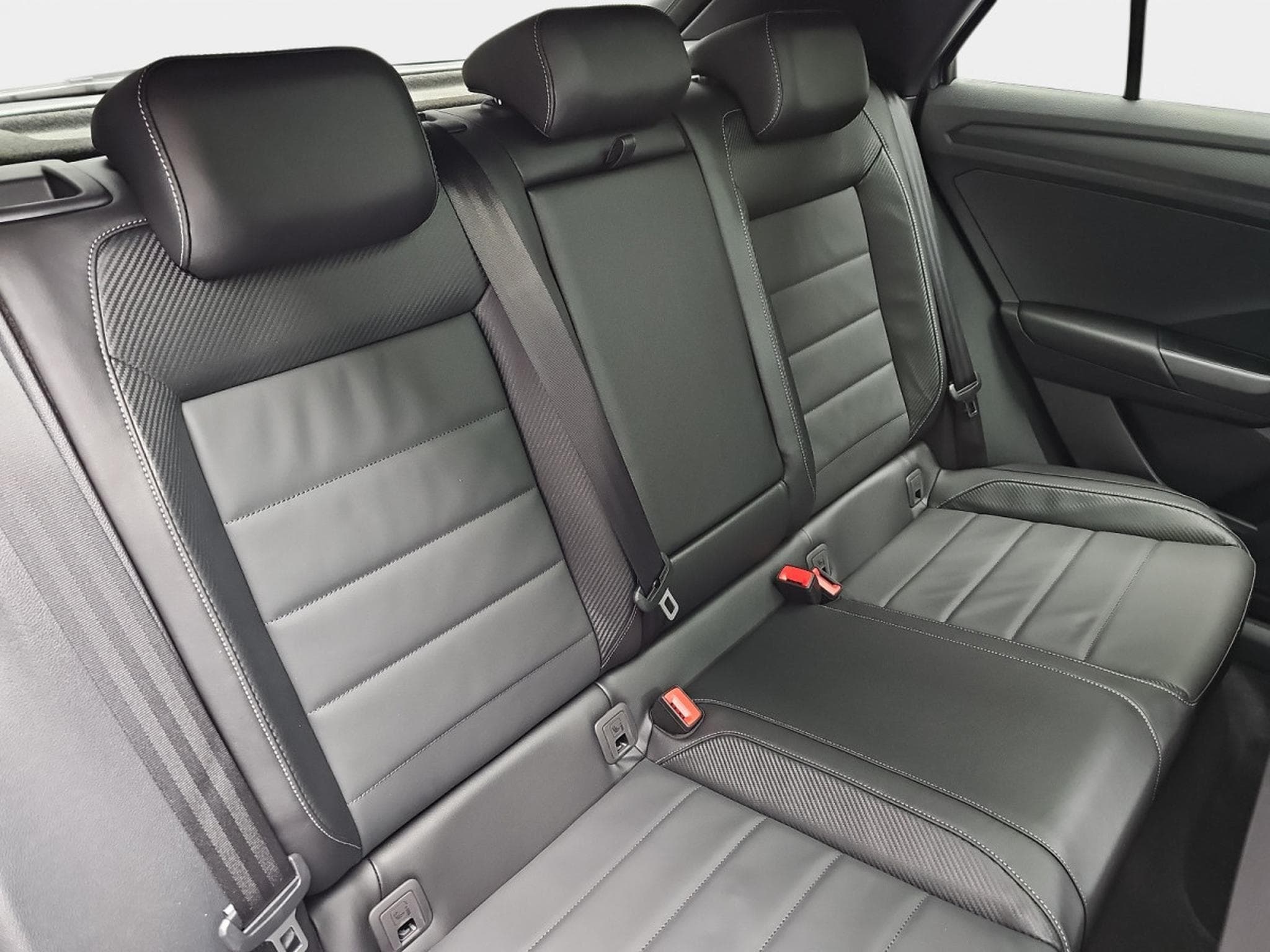 VW T-Roc 2.0 TDi DSG 150 R-Line (2025) - Foto 15