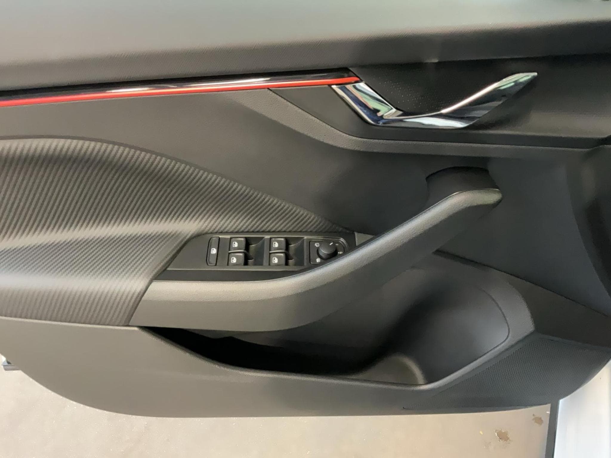 Skoda Kamiq Monte-Carlo+BVM+Pano+RearView (2025) - Photo 10