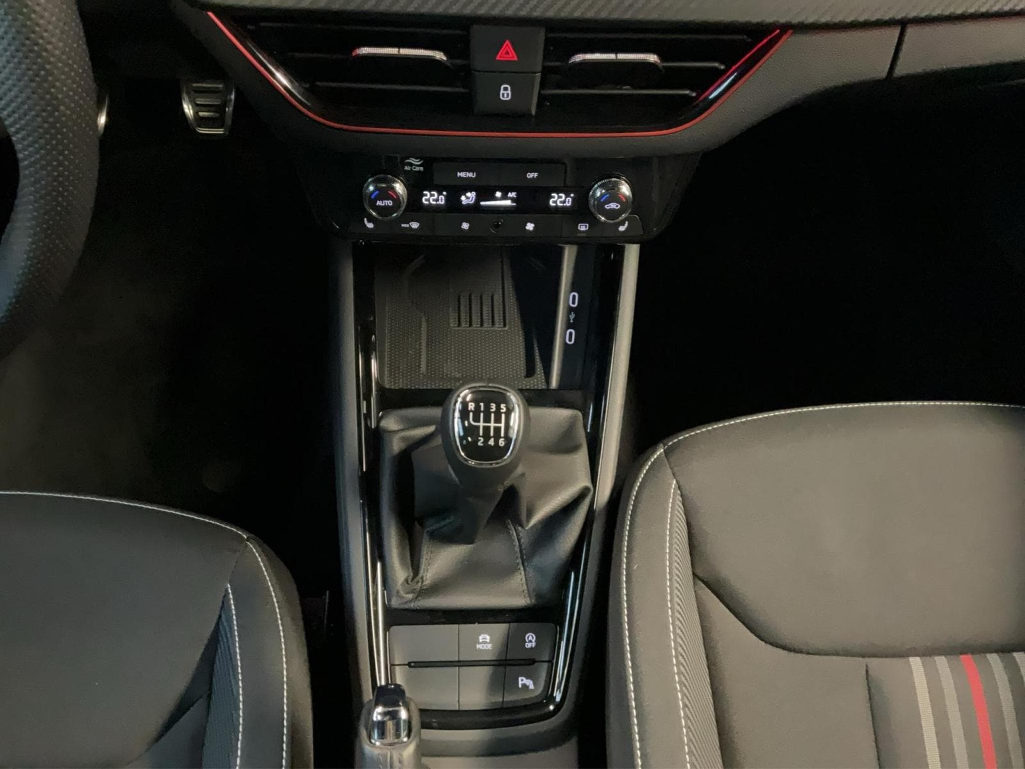 Skoda Kamiq Monte-Carlo+BVM+Pano+RearView (2025) - Photo 14