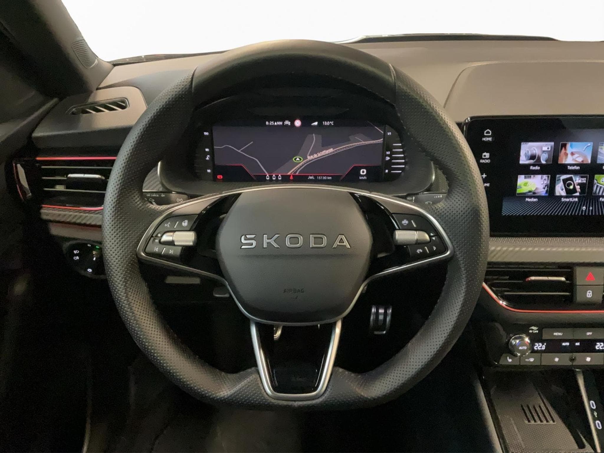 Skoda Kamiq Monte-Carlo+BVM+Pano+RearView (2025) - Photo 12