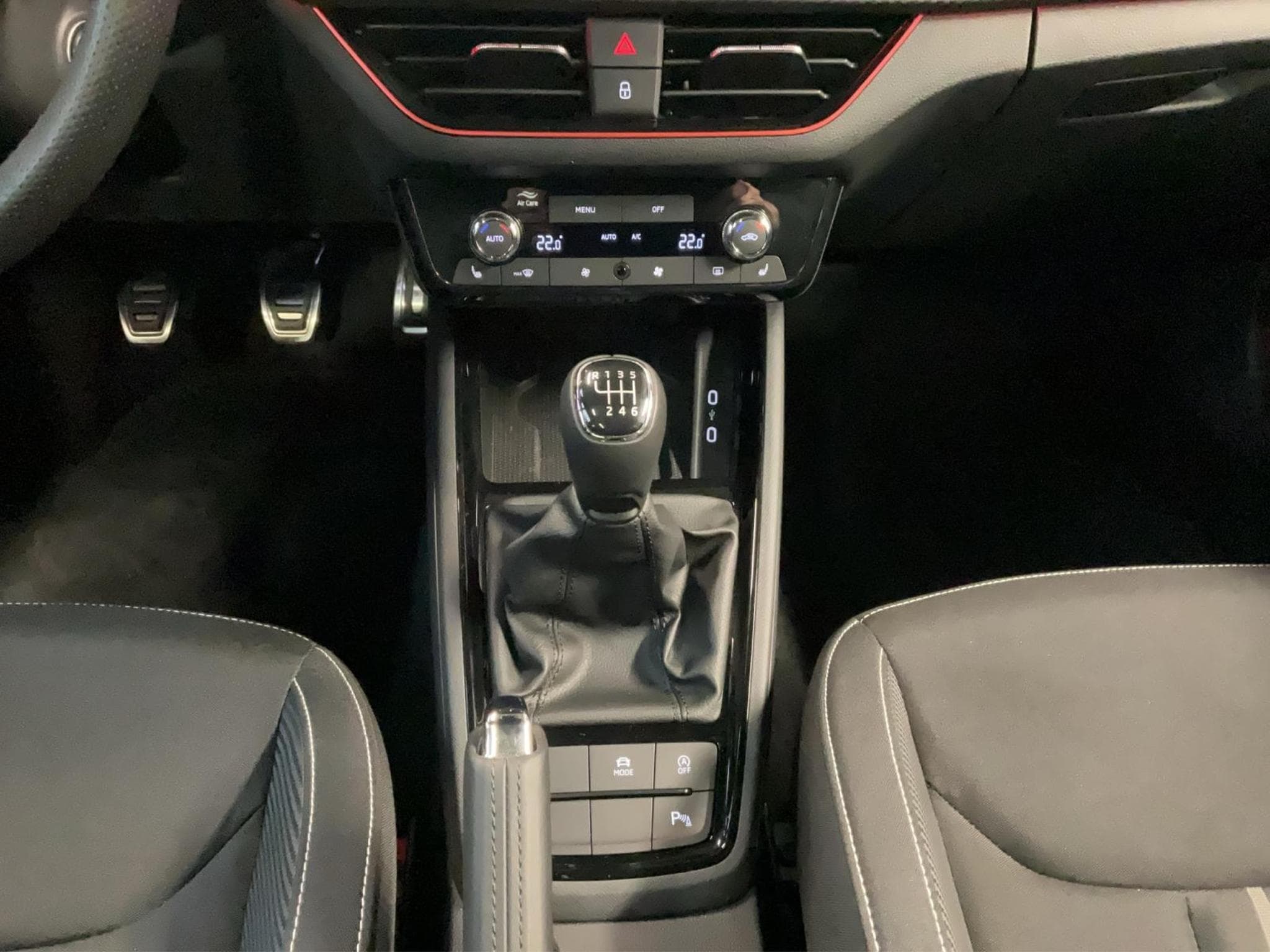 Skoda Kamiq Monte-Carlo+BVM+Pano+RearView (2025) - Photo 14