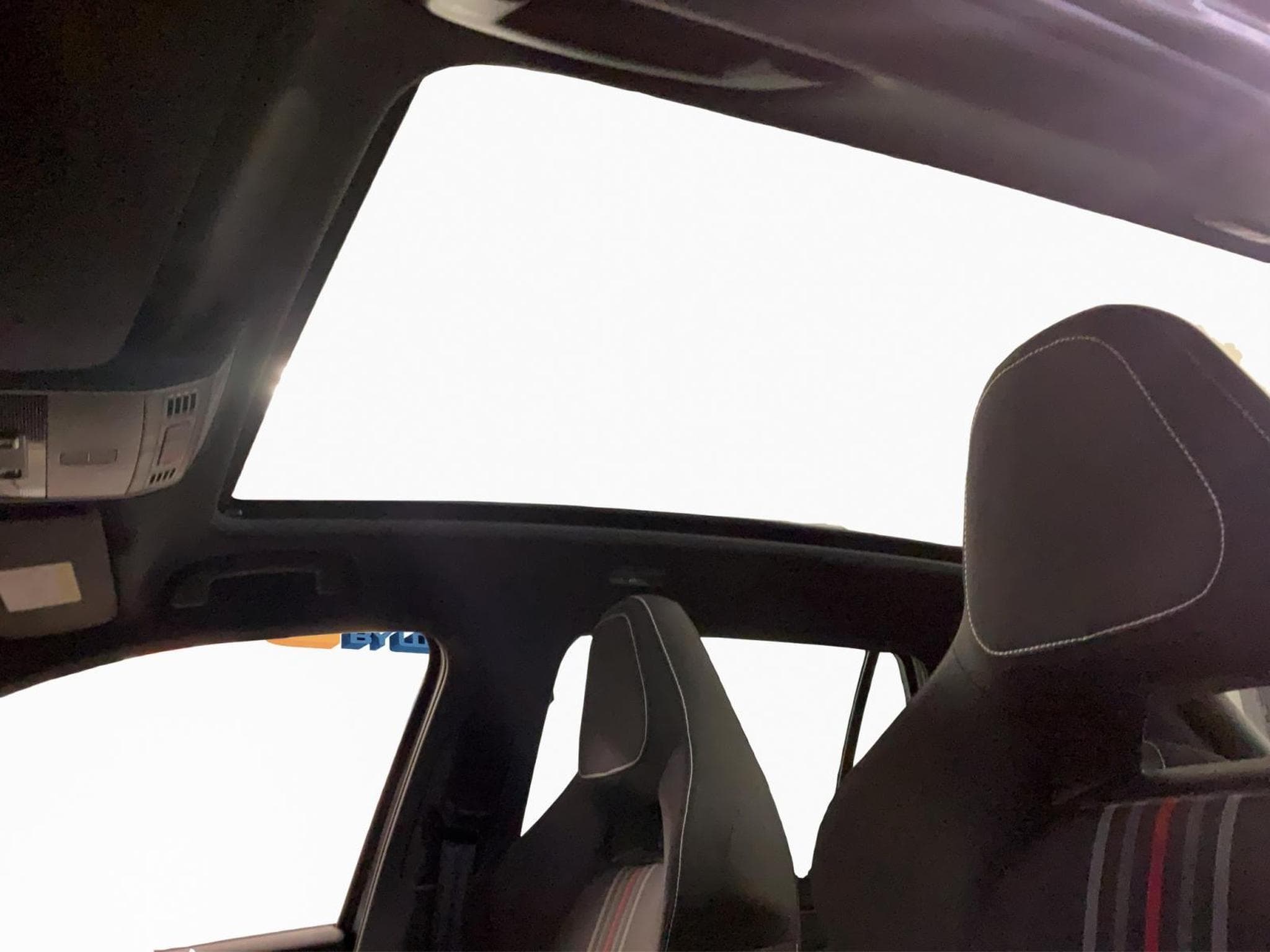 Skoda Kamiq Monte-Carlo+BVM+Pano+RearView (2025) - Photo 17