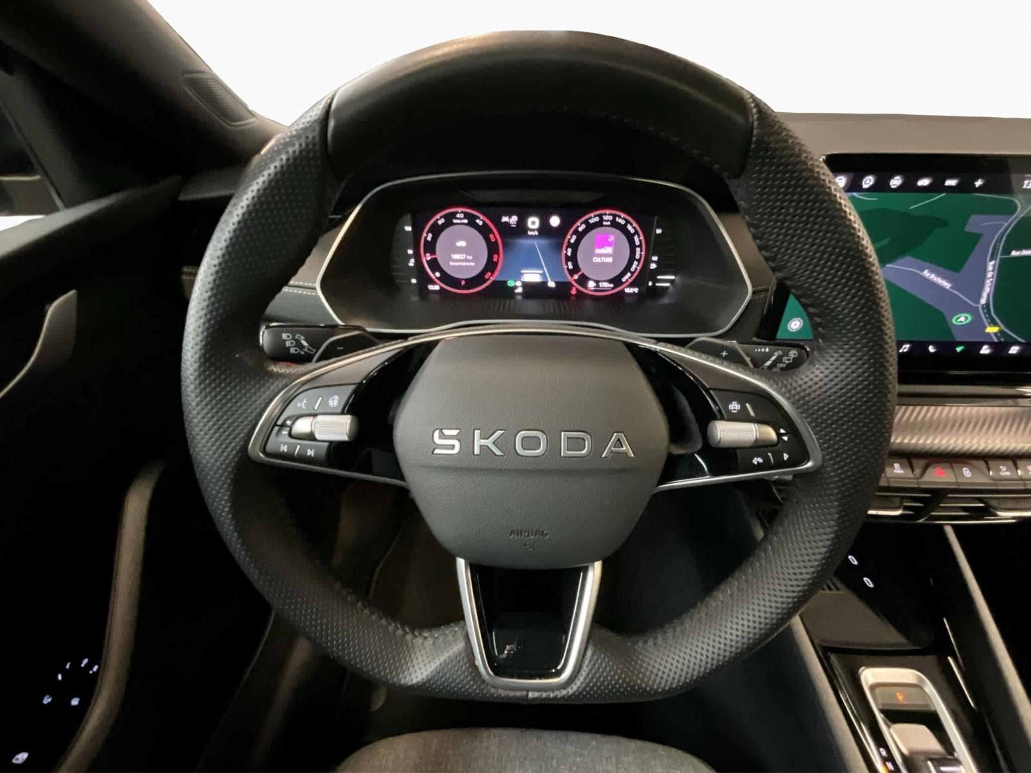 Skoda Octavia Combi+Sportline+DSG+Pano+AHK (2025) - Foto 10