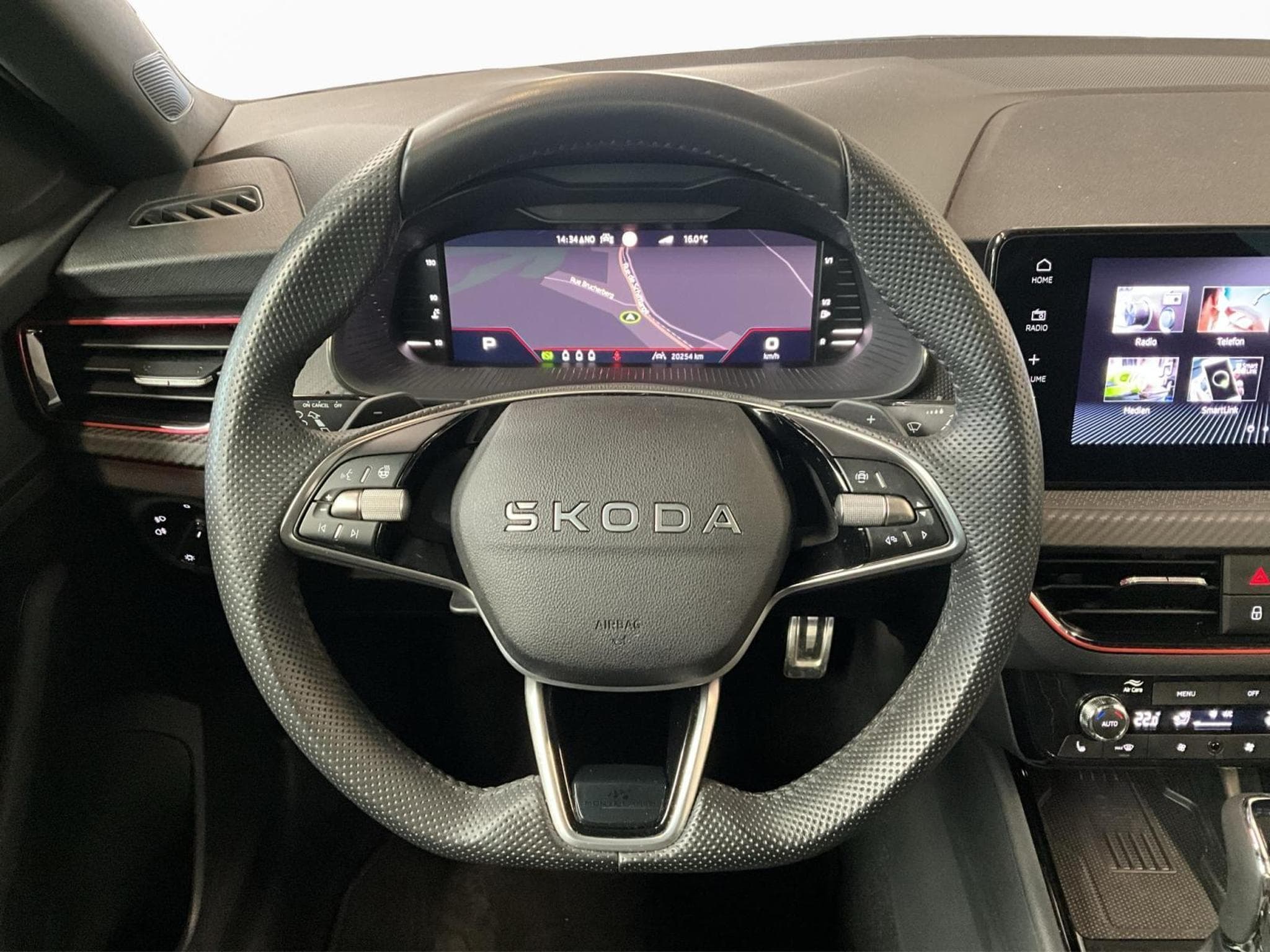Skoda Scala Monte-Carlo+DSG+LED+PANO (2025) - Foto 10