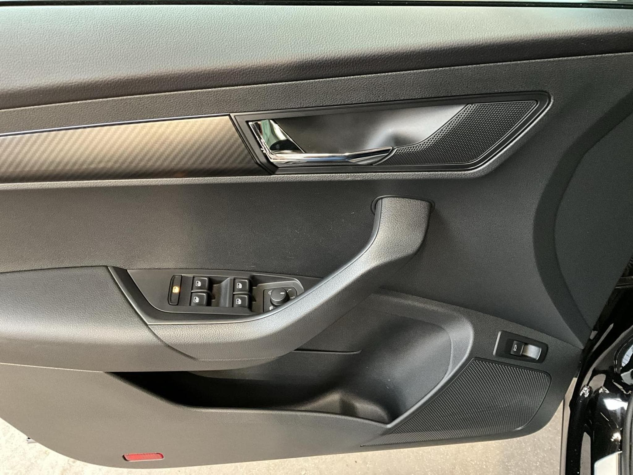 Skoda Karoq Sportline+DSG+4x4+Pano+LOUNGE+AHK (2025) - Foto 14