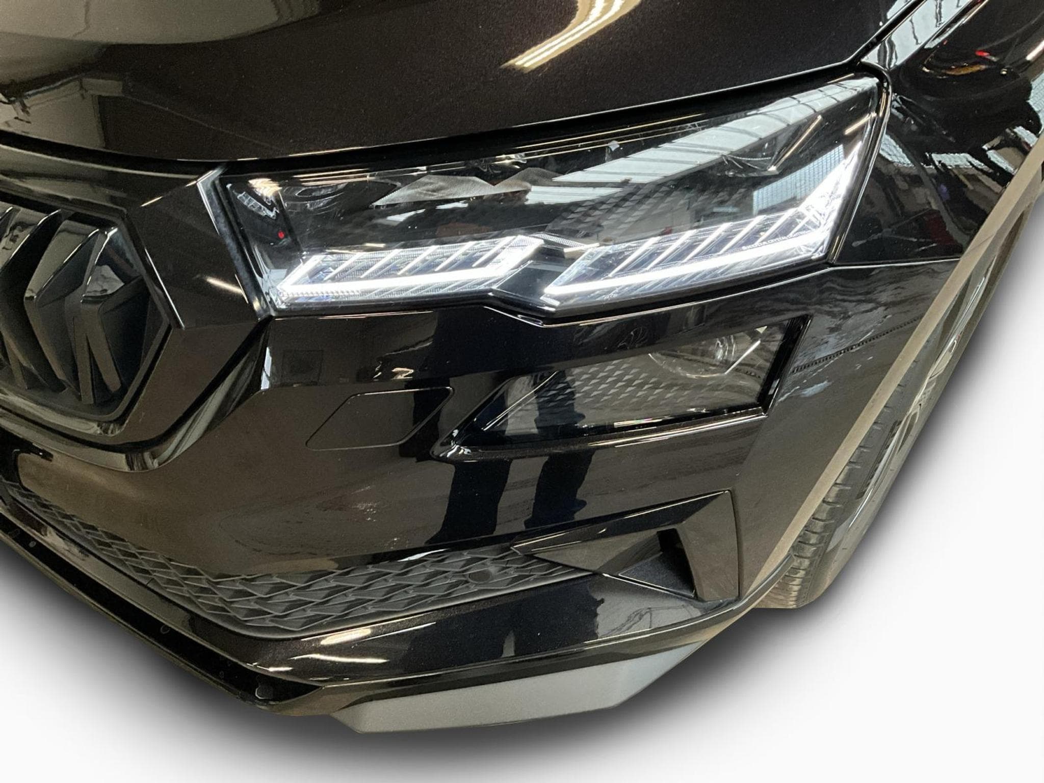Skoda Karoq Sportline+DSG+4x4+Pano+LOUNGE+AHK (2025) - Foto 18