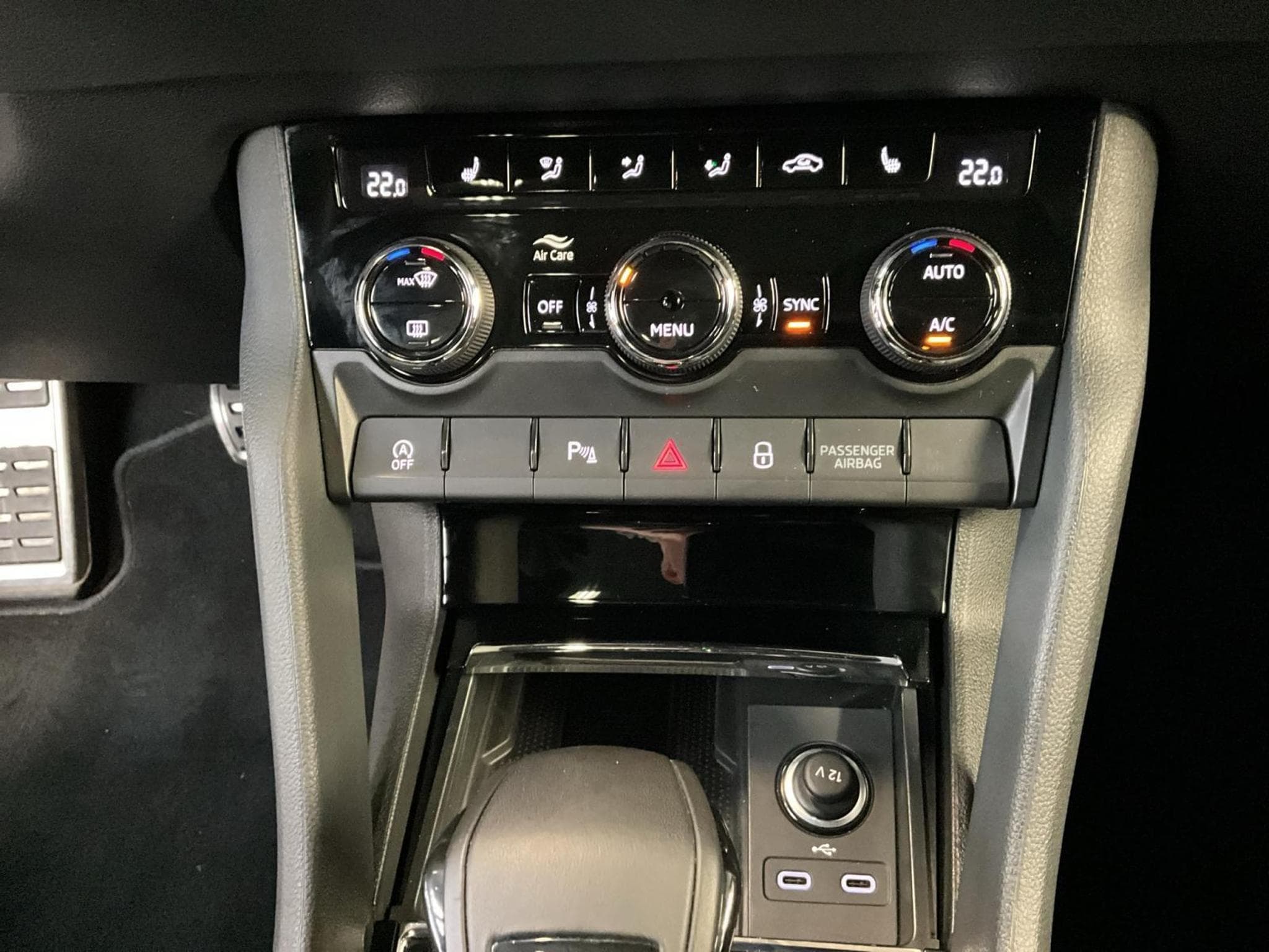 Skoda Karoq Sportline+DSG+4x4+Pano+LOUNGE+AHK (2025) - Foto 22