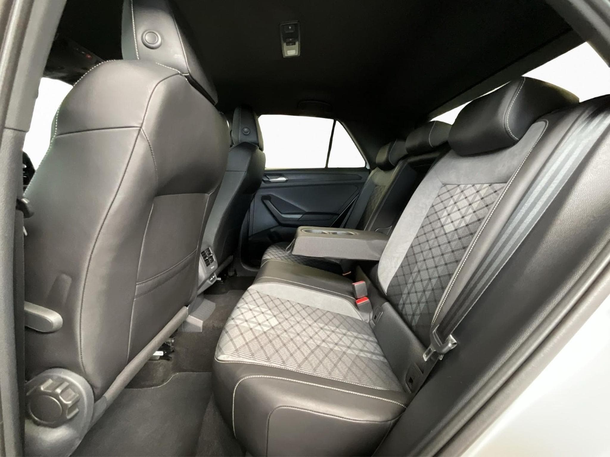 VW T-Roc R-Line+DSG+4M+AHK+P.Travel+Black-Style (2022) - Foto 15