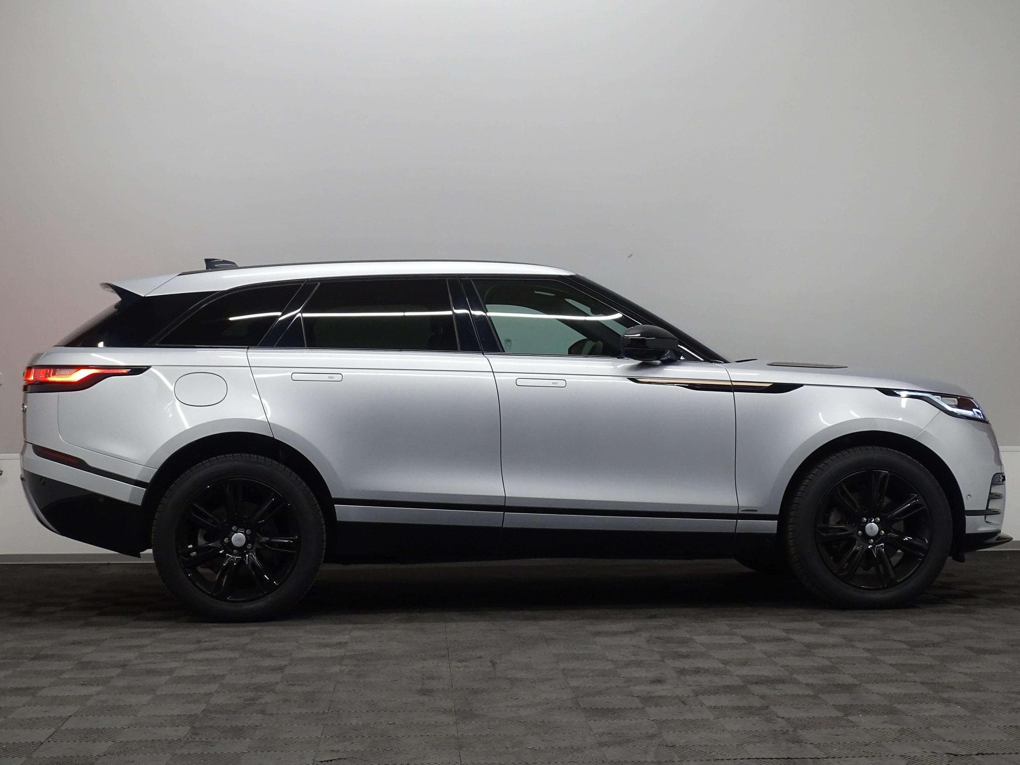 Land-Rover Range Rover Velar D200 R-Dynamic S AWD auto (2021) - Photo 3