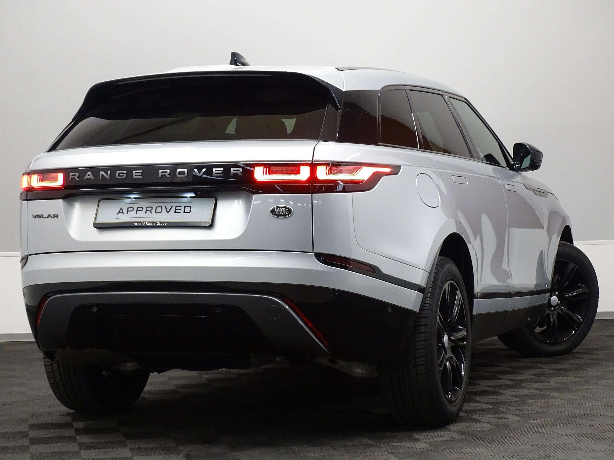Land-Rover Range Rover Velar D200 R-Dynamic S AWD auto (2021) - Photo 4