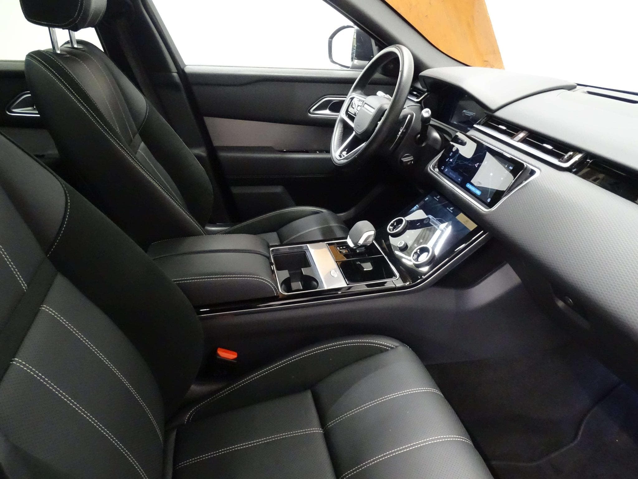 Land-Rover Range Rover Velar D200 R-Dynamic S AWD auto (2021) - Photo 7