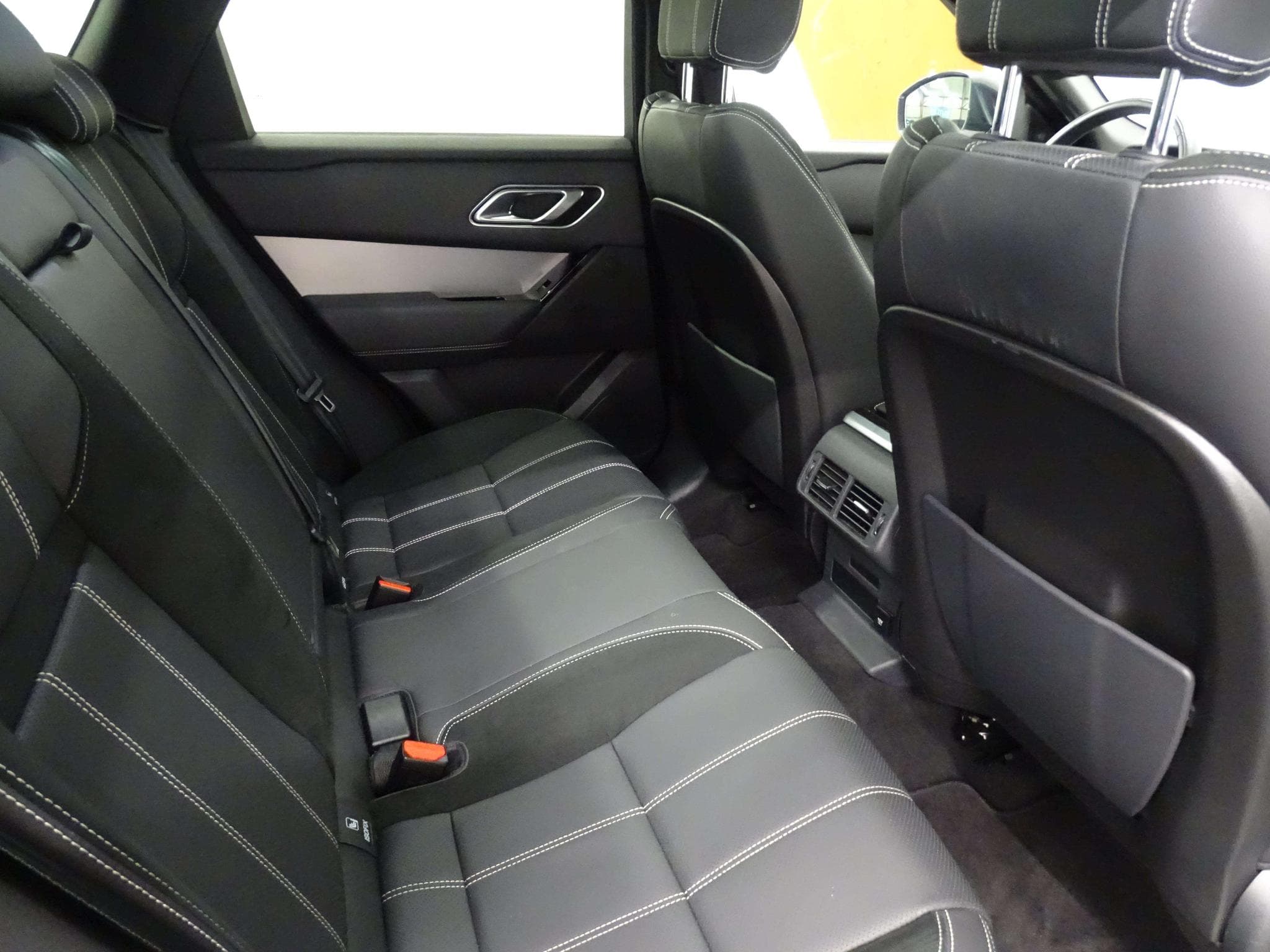 Land-Rover Range Rover Velar D200 R-Dynamic S AWD auto (2021) - Photo 8