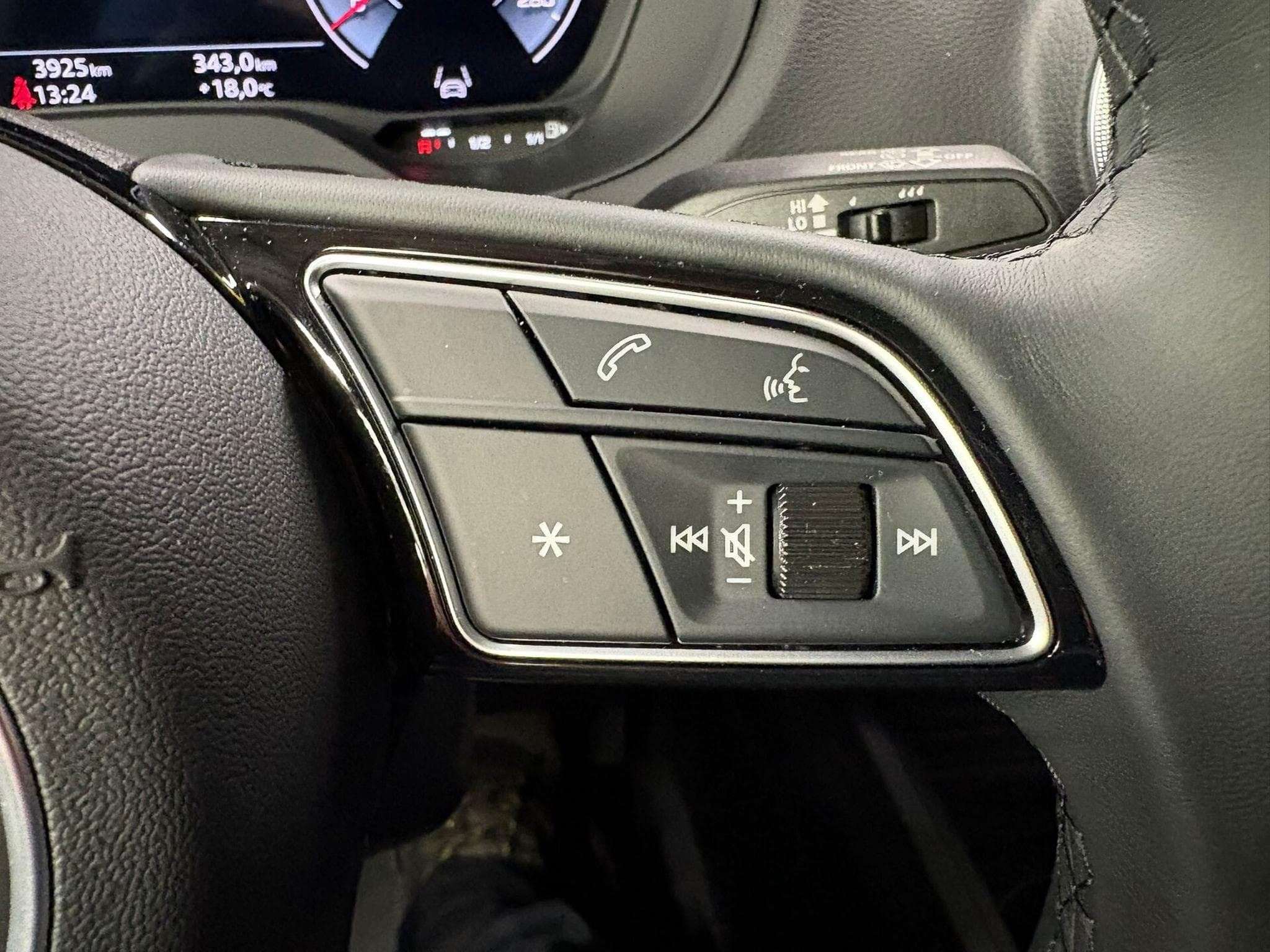 Audi Q2 35 TFSI 150cv S-line S-tronic (2025) - Photo 3