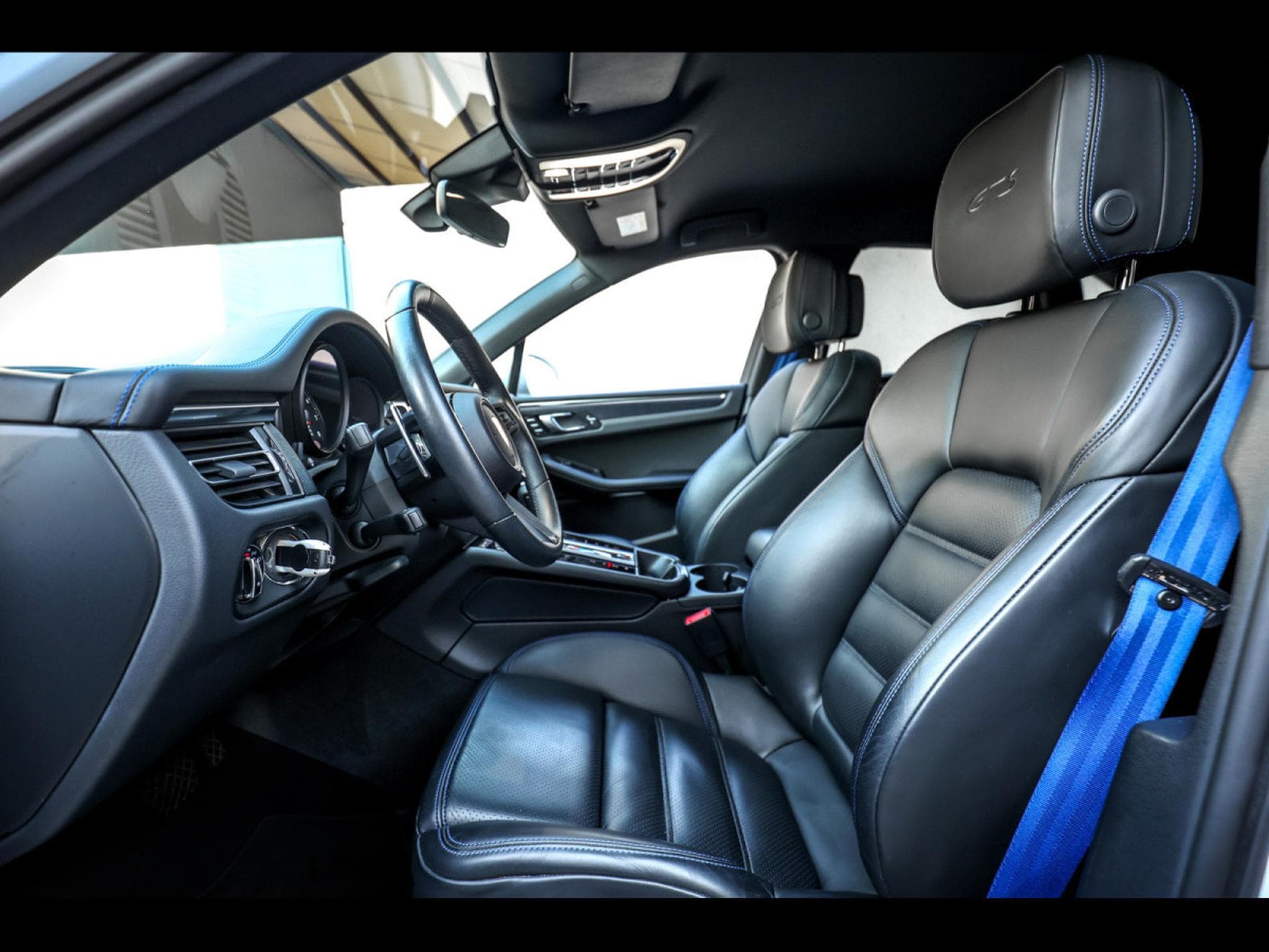 Porsche Macan III GTS PDK – CARRARA WHITE METALLIC (2024) - Photo 11