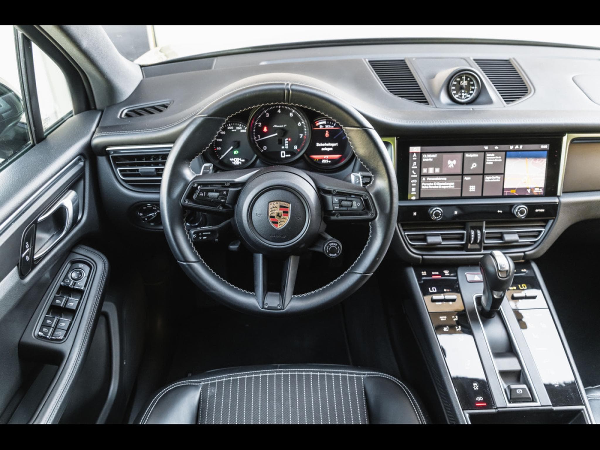 Porsche Macan III T PDK (2023) - Photo 10