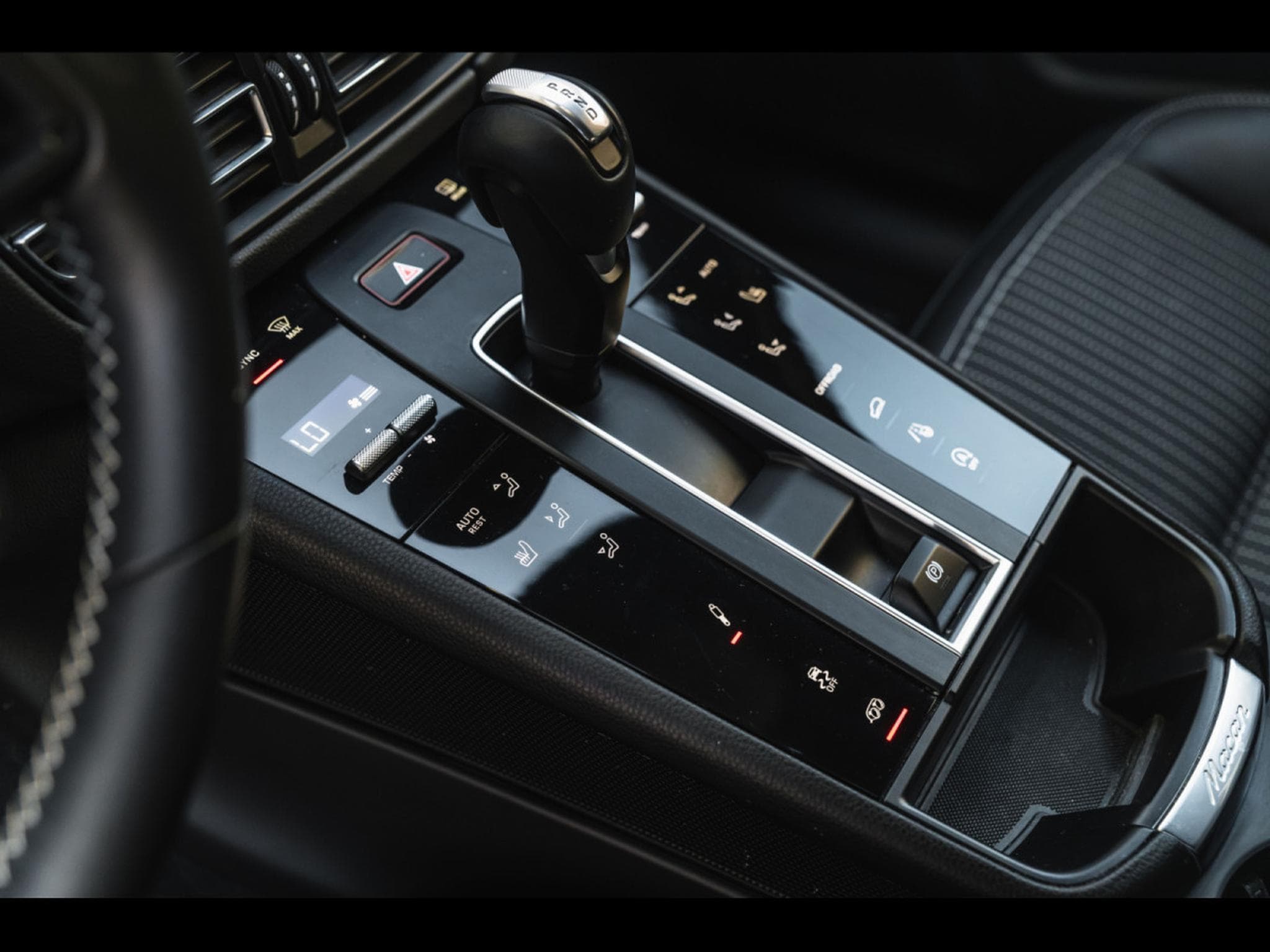 Porsche Macan III T PDK (2023) - Photo 19