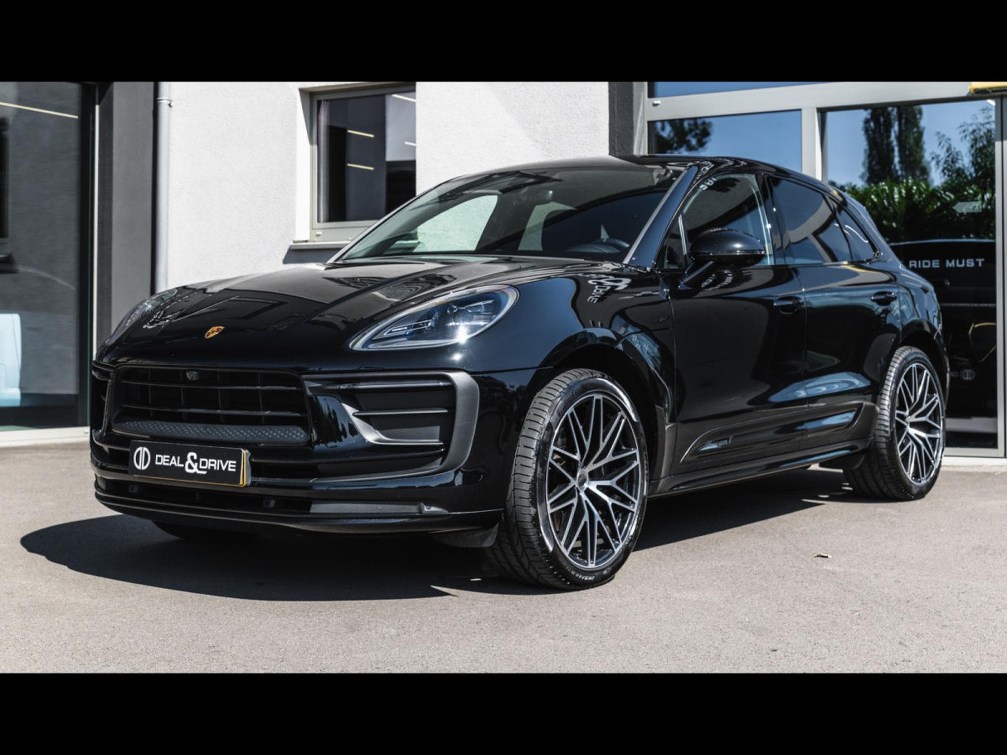 Porsche Macan III T PDK (2023) - Photo 6