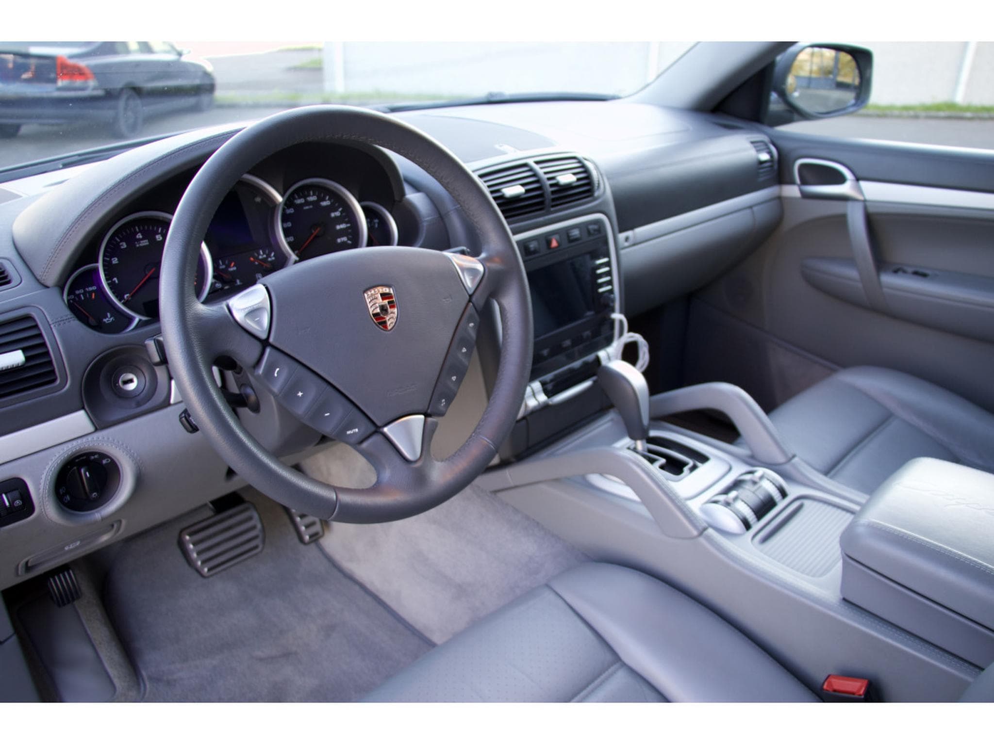 Porsche Cayenne S 4.8 957 échappement sport suspension pneumatique toit ouv. (2009) - Photo 8