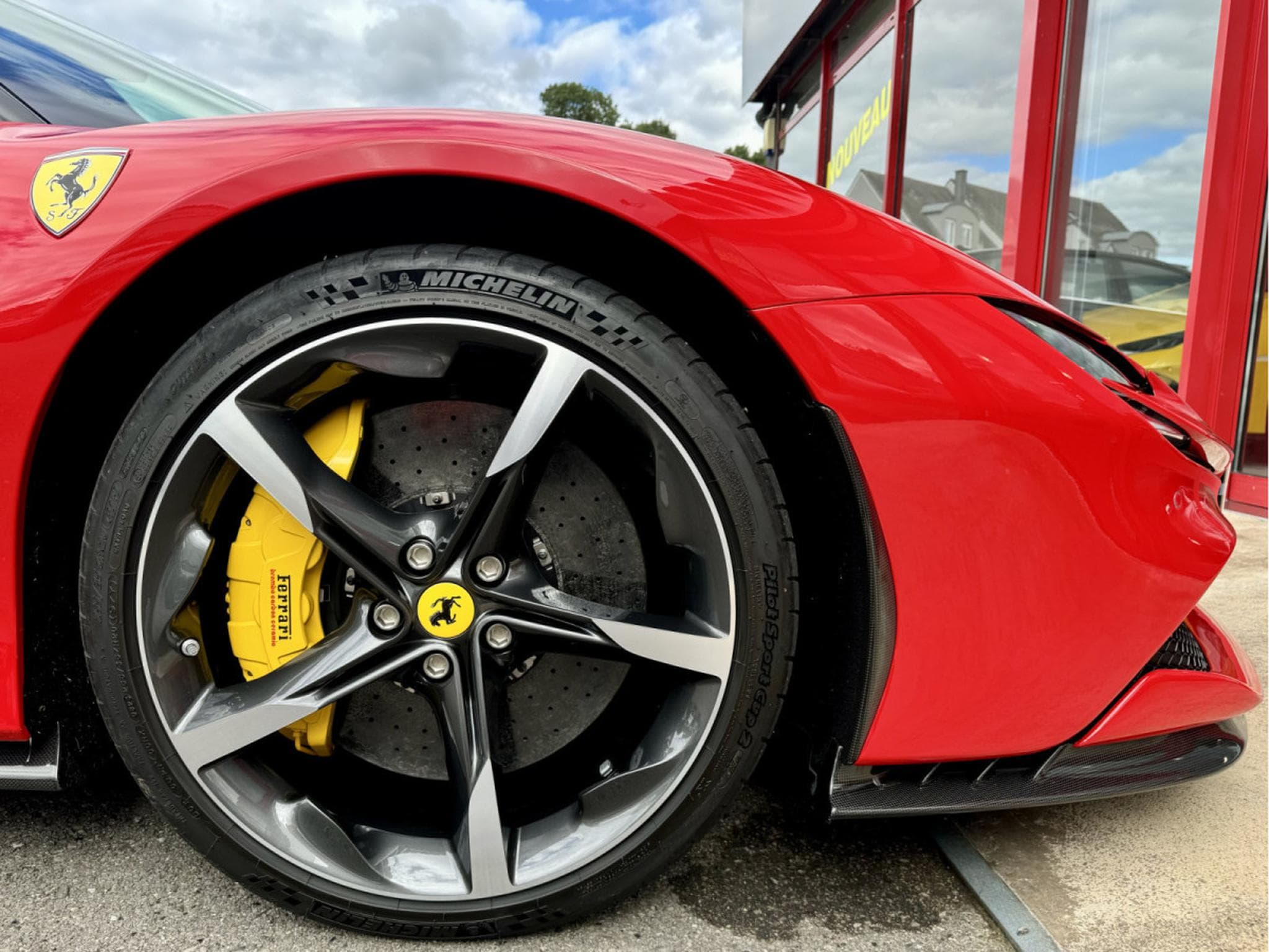 Ferrari SF90 REPRISES POSSIBLE ... INZAHLUNGEN MÖGLICH Full options Great (2023) - Foto 24