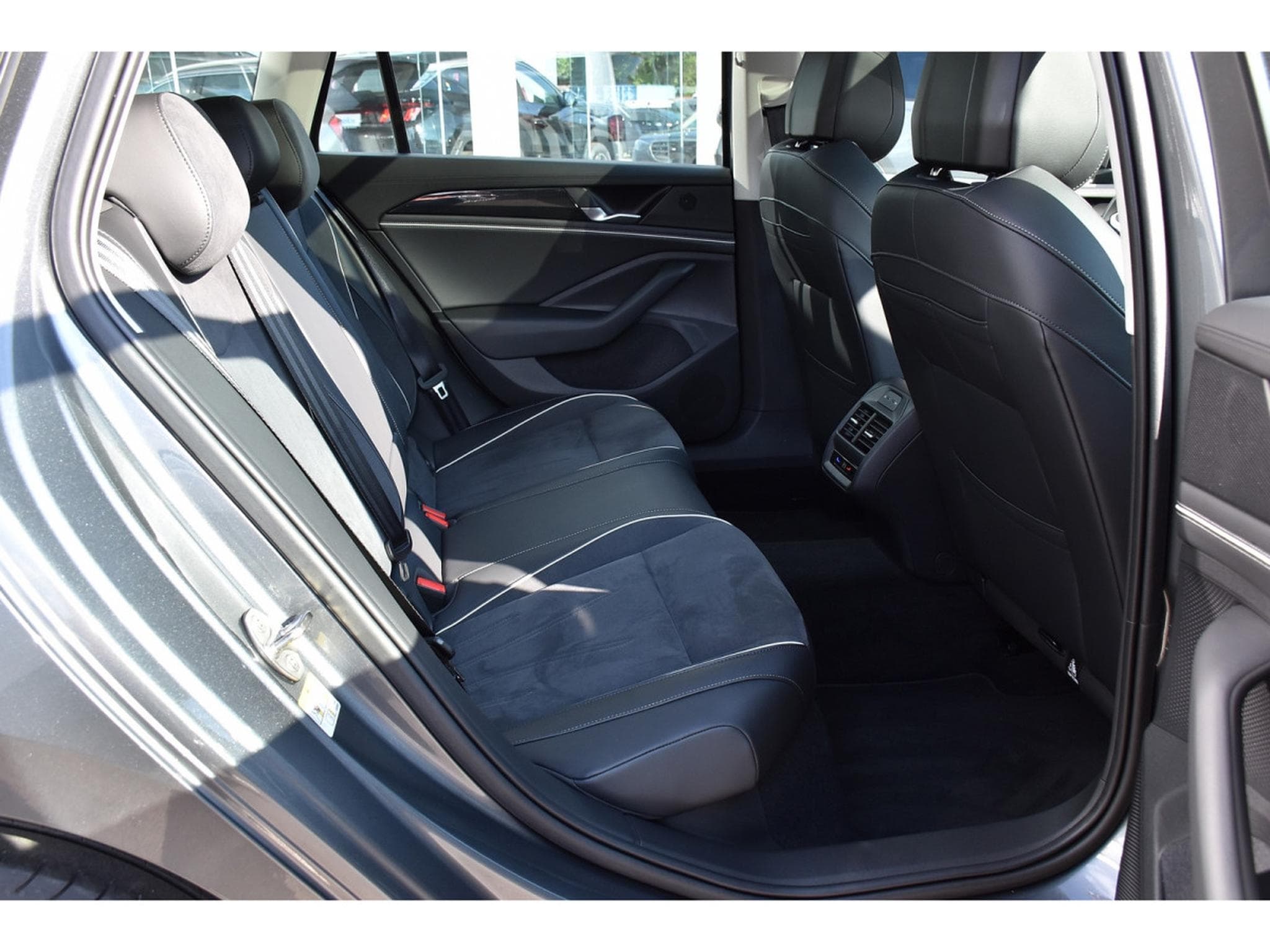 VW Passat 2.0 TDI Business DSG PANO TRAVEL CAM360 1° MAIN (2025) - Foto 8