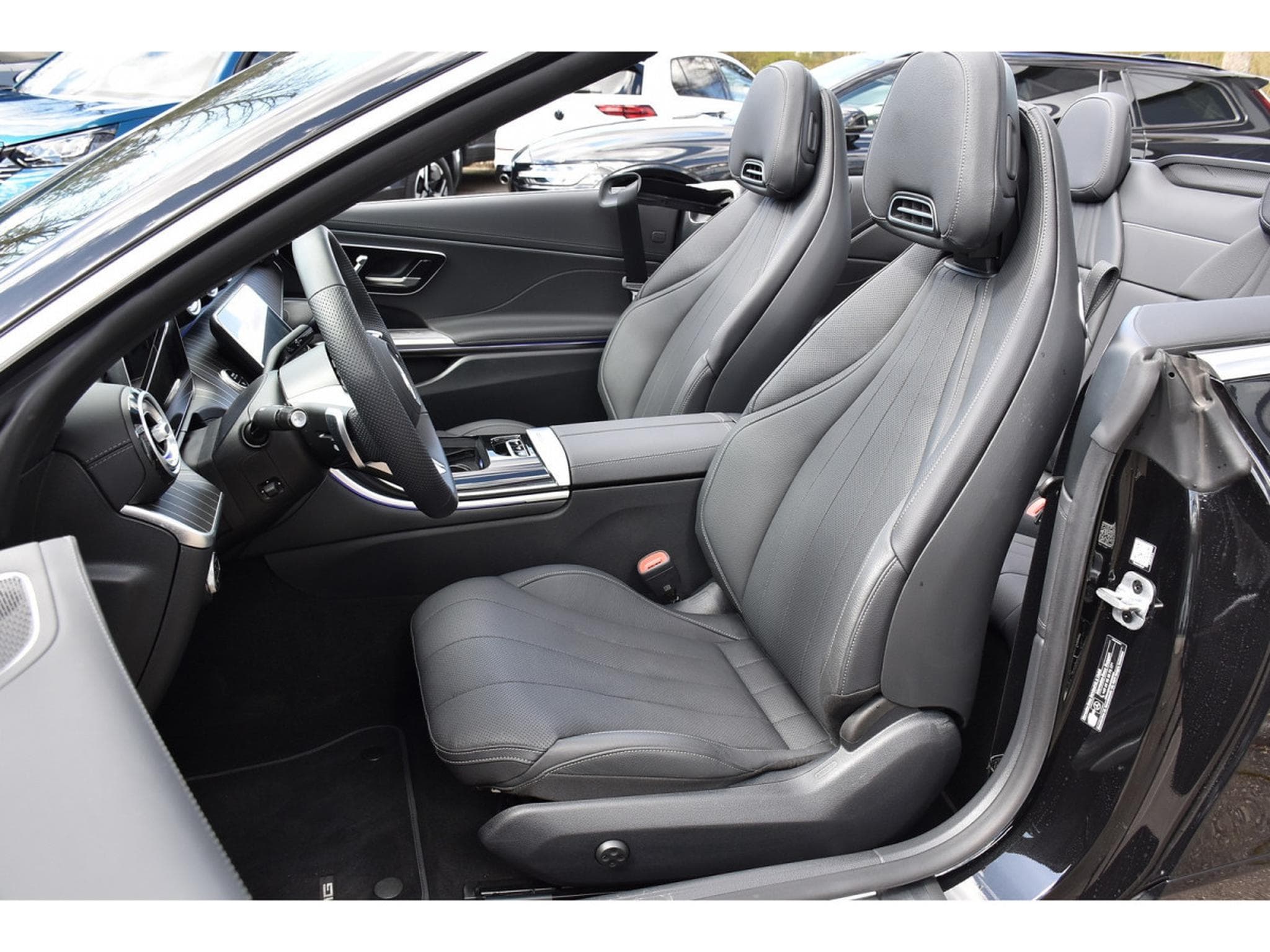 Mercedes CLE 200 AMG Line 9G-Tronic MEMO SG VENT DISTR CAM360 SIDE AIRSCARF (2025) - Foto 8