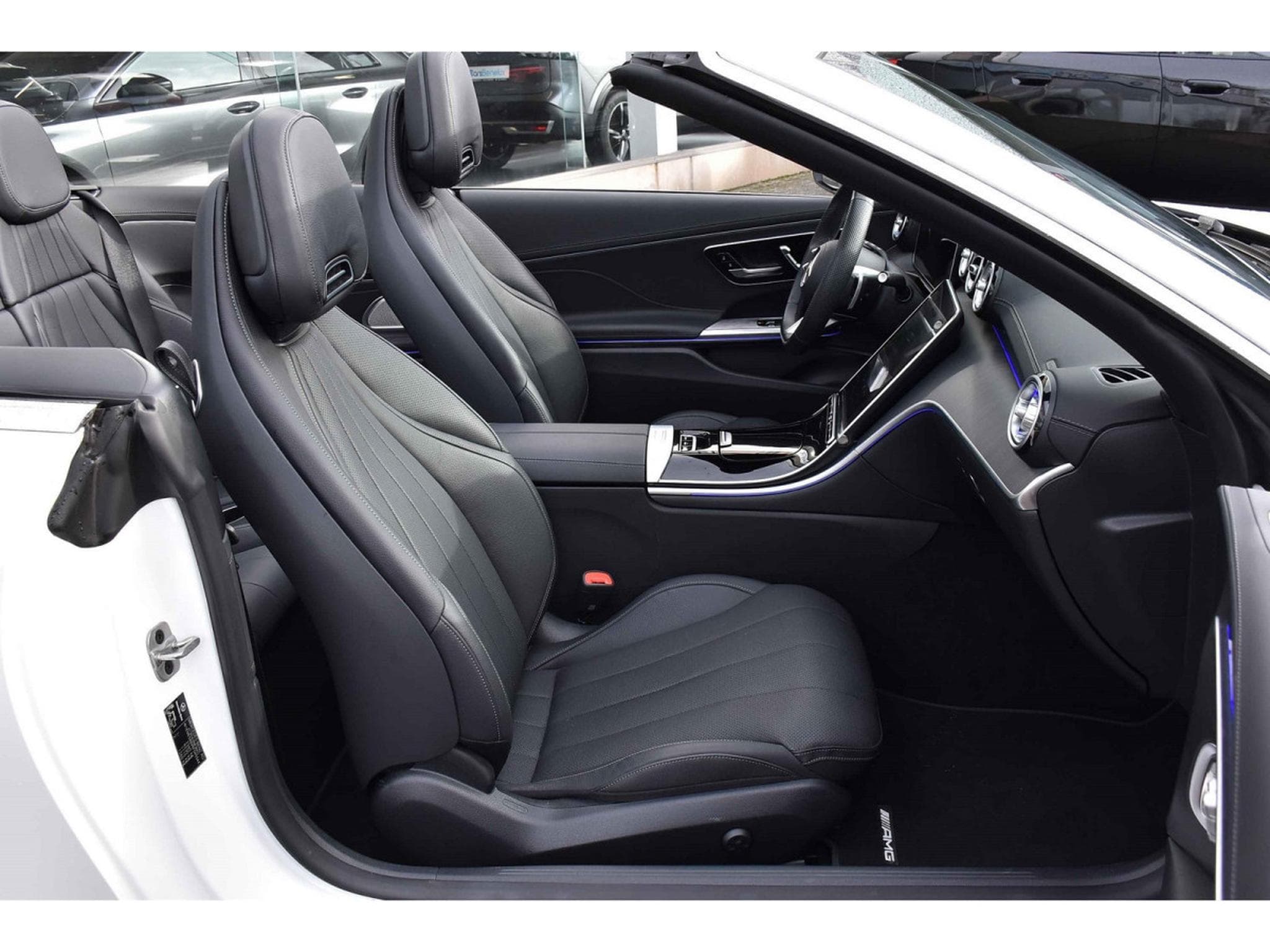 Mercedes CLE 200 AMG Line 9G-Tronic MEMO SG VENT DISTRONIC SIDE AIRSCARF 1°M. (2025) - Foto 9
