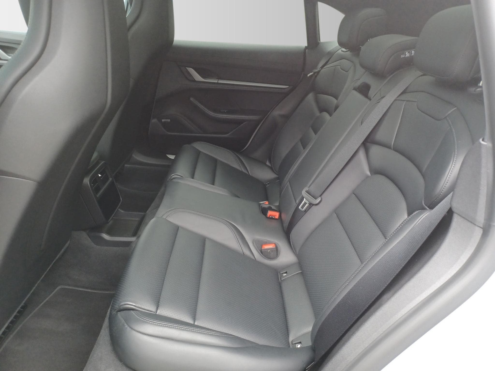 Porsche Taycan 4S Cross Turismo (2025) - Photo 12