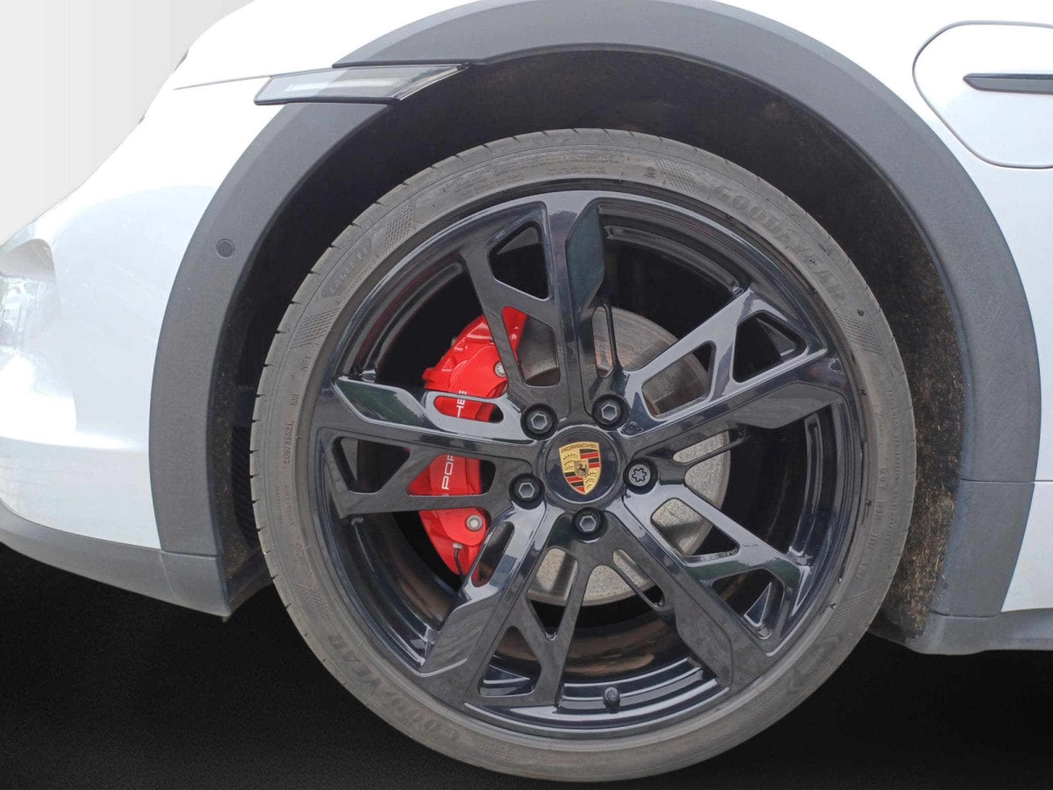 Porsche Taycan 4S Cross Turismo (2025) - Photo 6