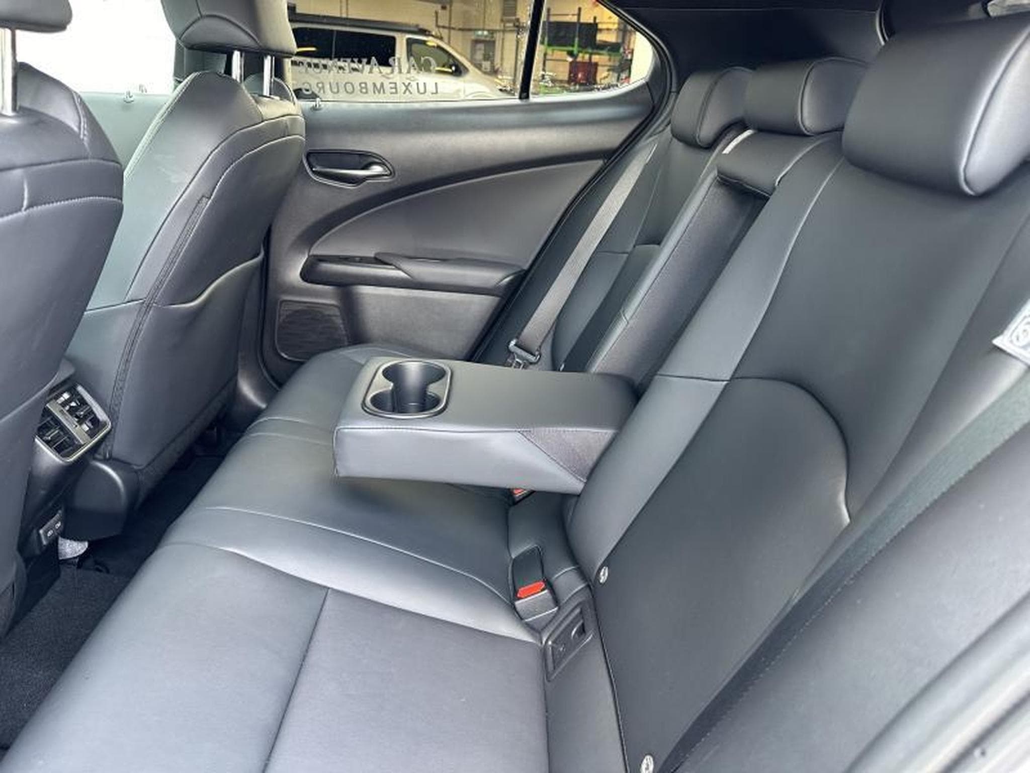 Lexus UX F SPORT Design (2023) - Photo 23