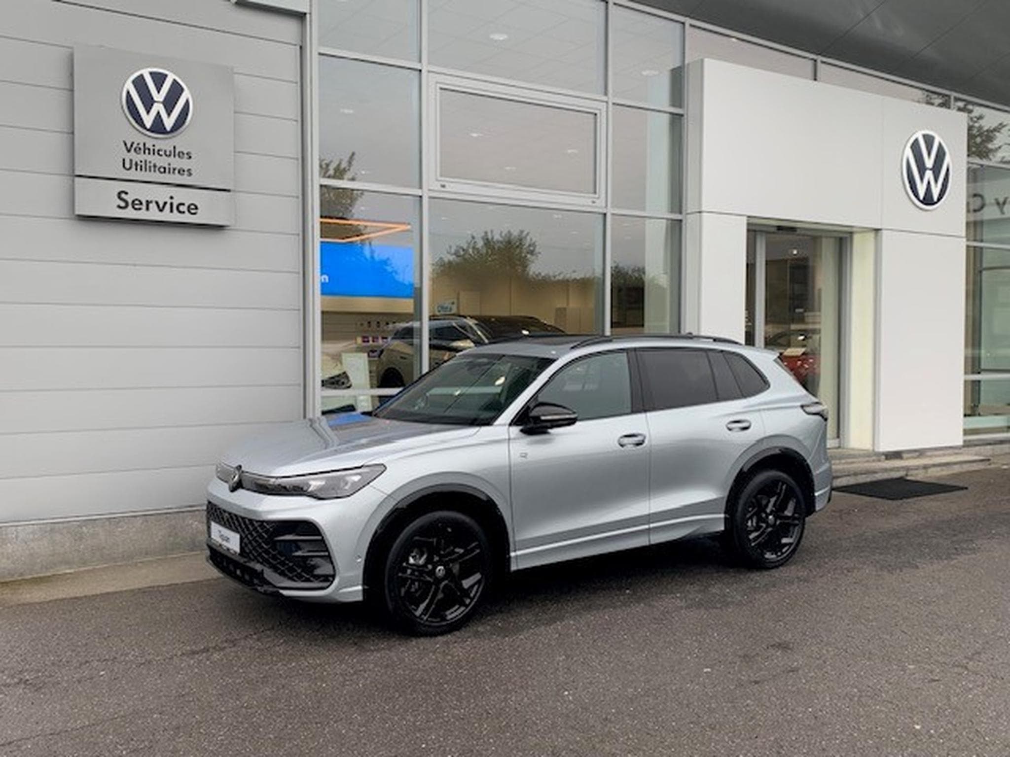 VW Tiguan R-LINE BLACK STYLE 2.0TSI 265CV 4MOTION DSG7 (2026) - Photo 1