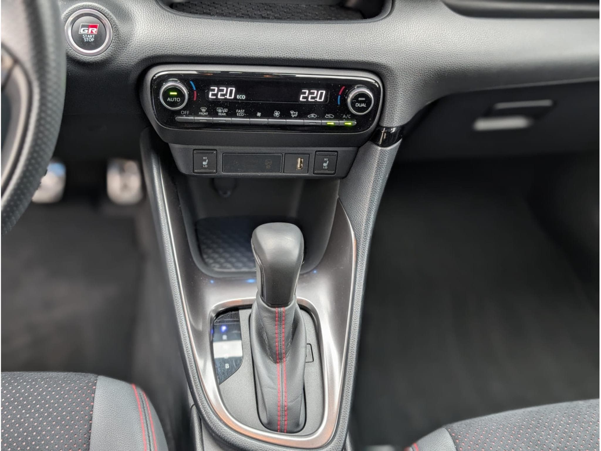 Toyota Yaris GR SPORT 1.5 HEV * GARANTIE CONSTRUCTEUR* (2023) - Photo 15
