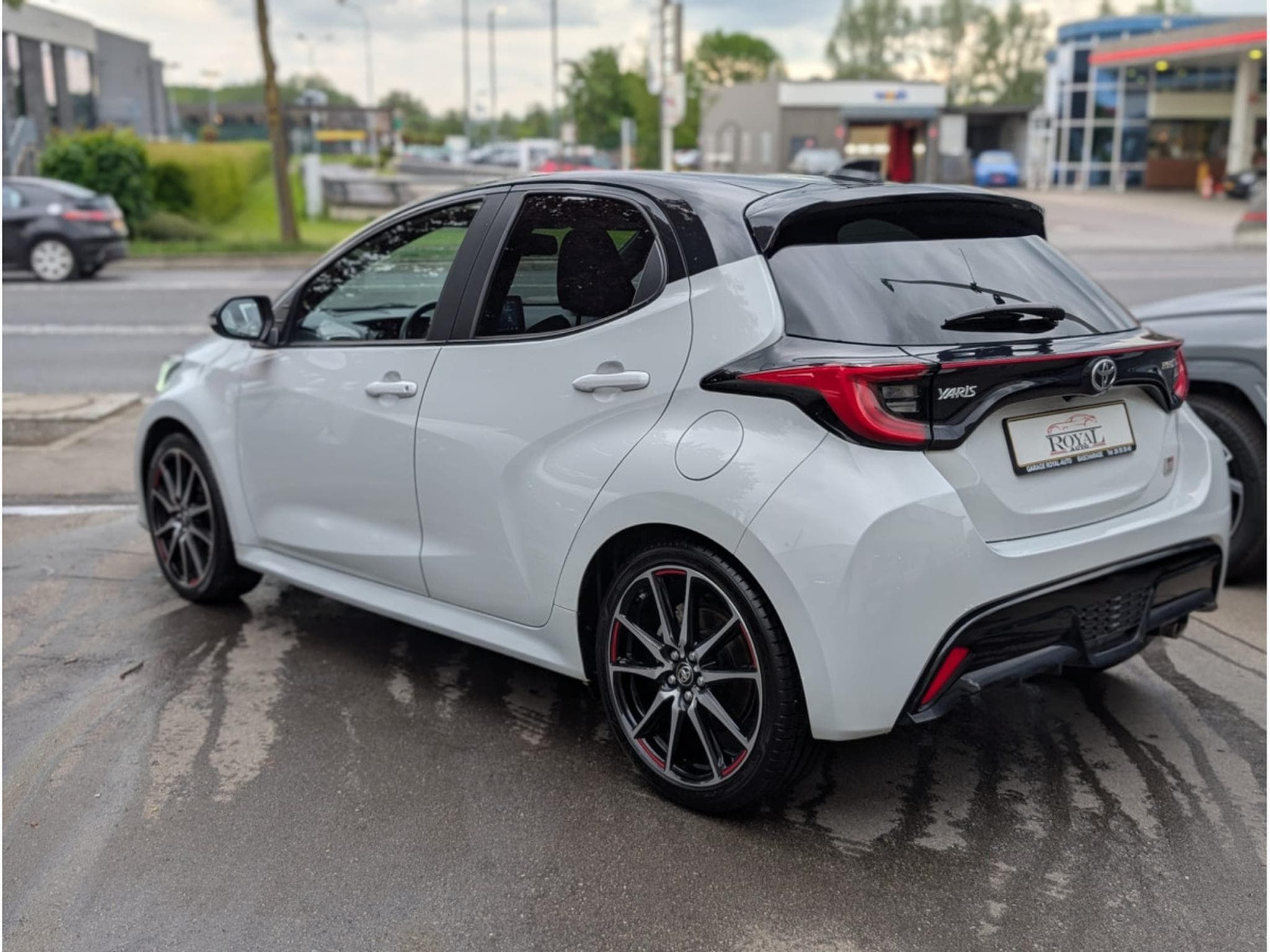 Toyota Yaris GR SPORT 1.5 HEV * GARANTIE CONSTRUCTEUR* (2023) - Photo 2