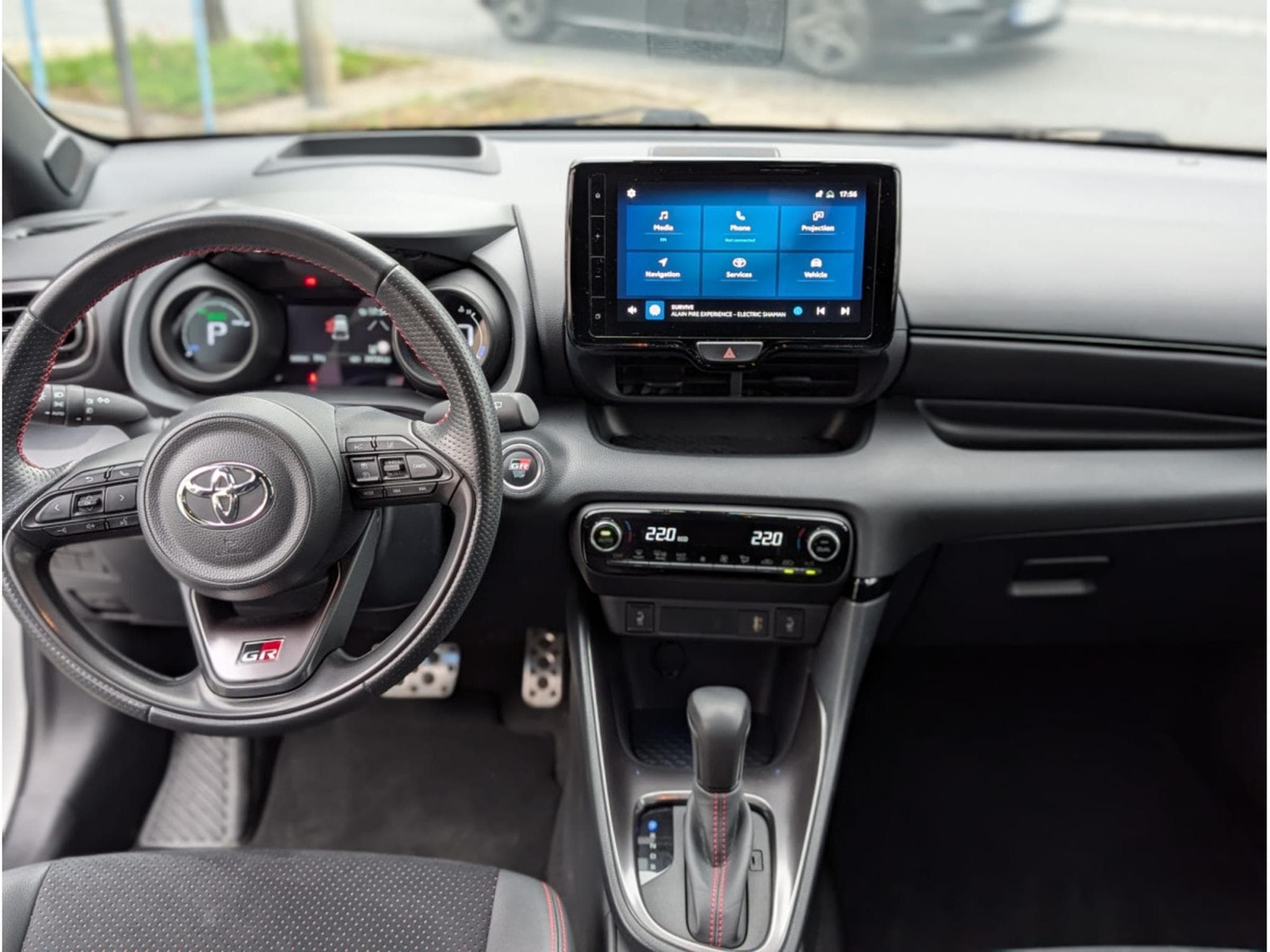 Toyota Yaris GR SPORT 1.5 HEV * GARANTIE CONSTRUCTEUR* (2023) - Photo 3