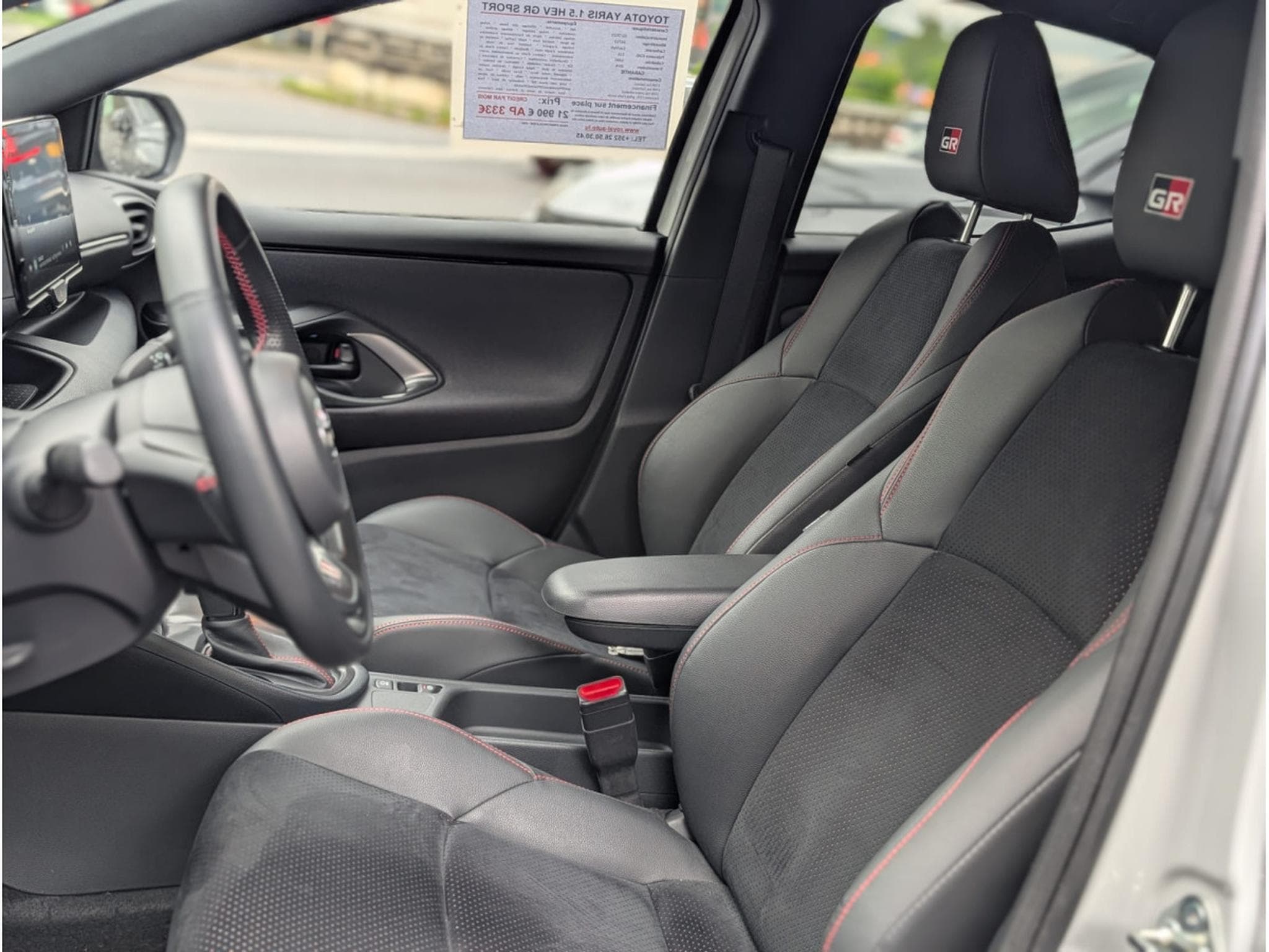 Toyota Yaris GR SPORT 1.5 HEV * GARANTIE CONSTRUCTEUR* (2023) - Photo 4
