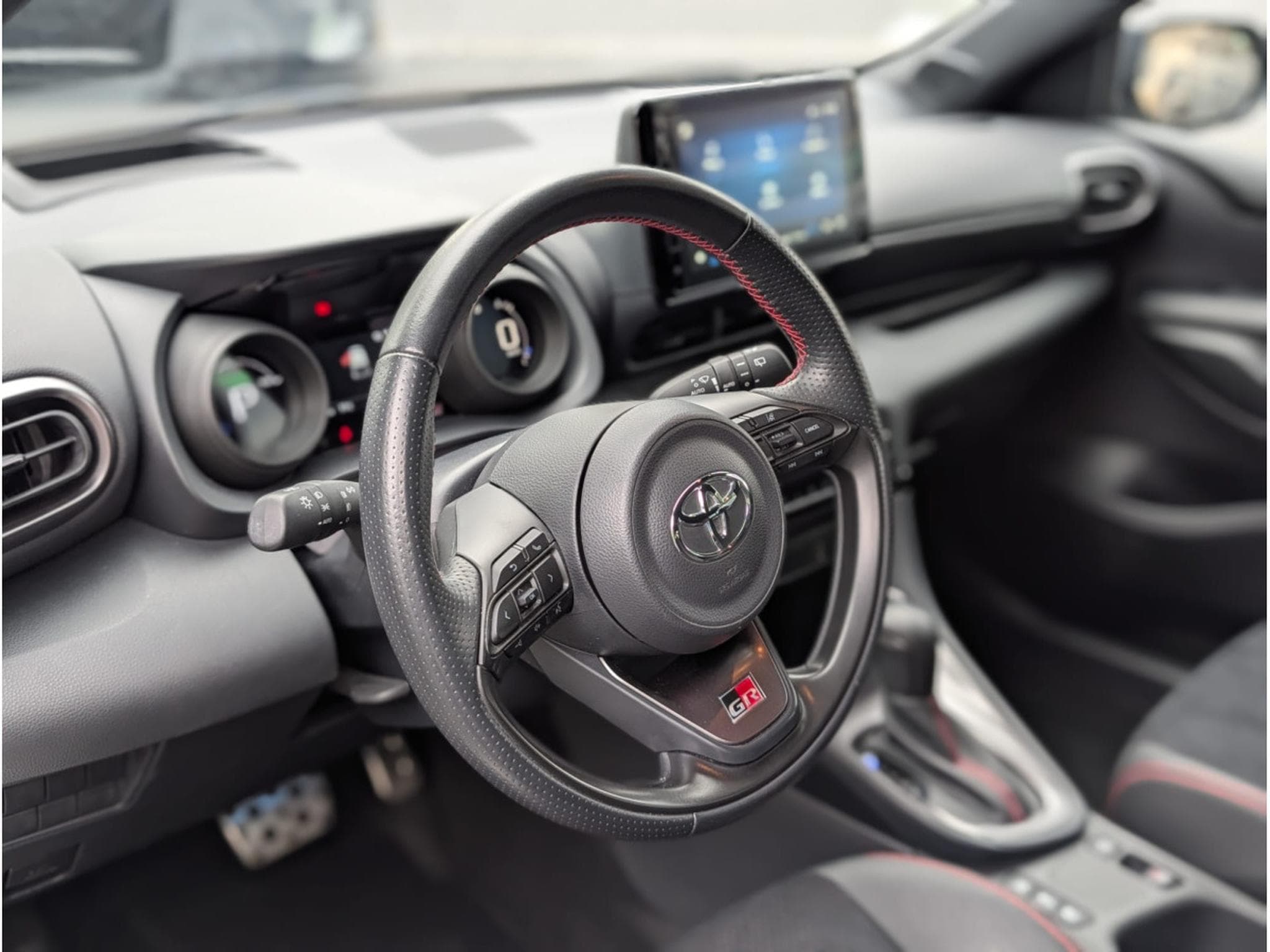 Toyota Yaris GR SPORT 1.5 HEV * GARANTIE CONSTRUCTEUR* (2023) - Photo 7