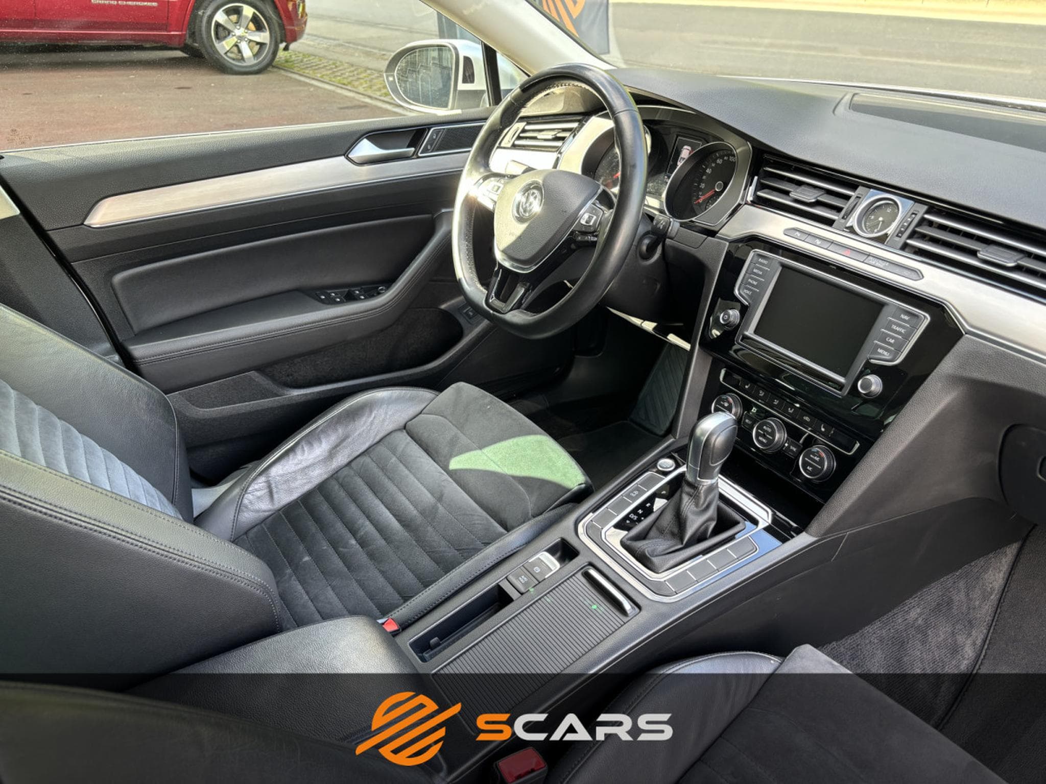 VW Passat B8 2.0 Tdi DSG 150cv (2017) - Photo 9
