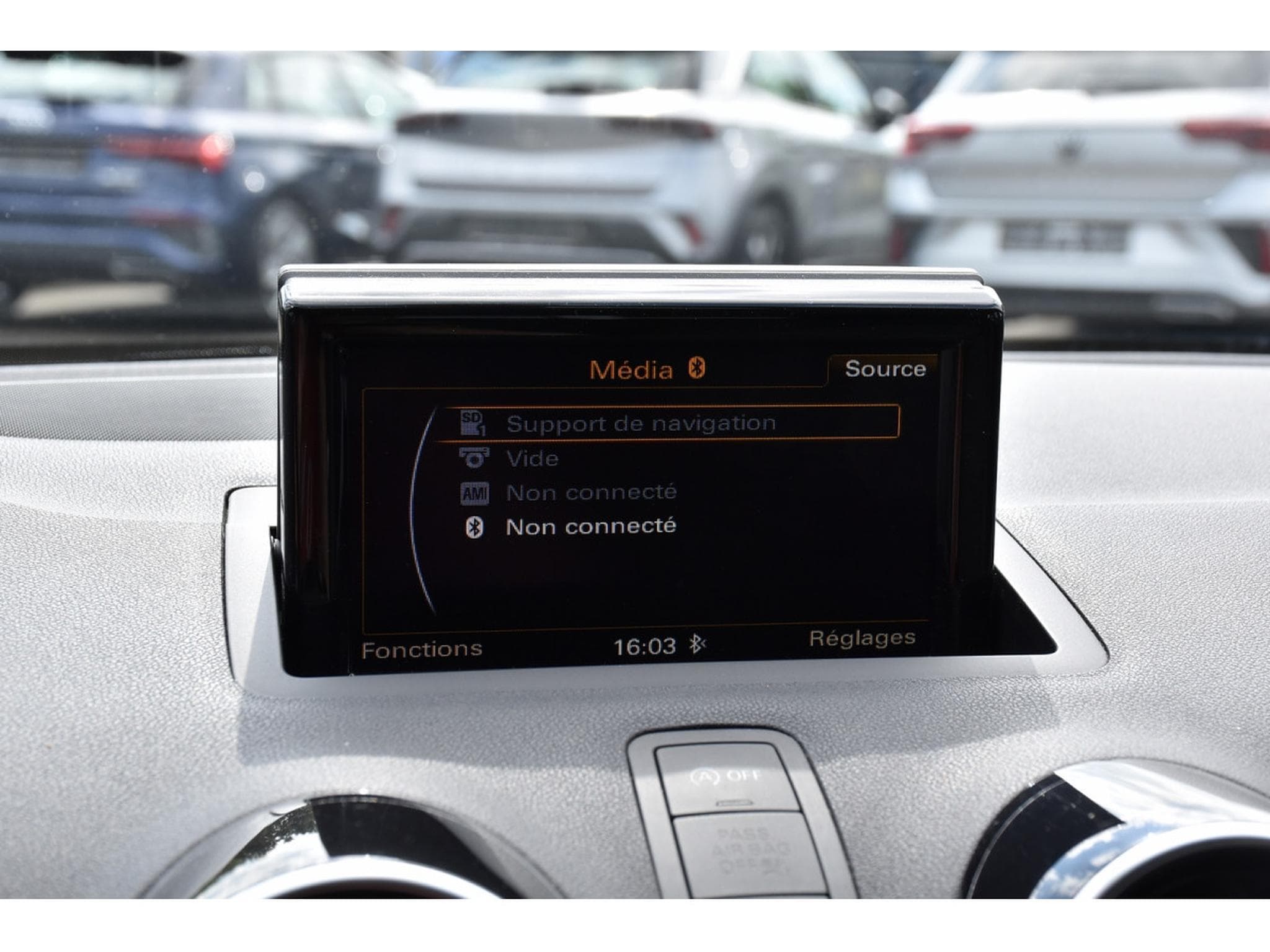 Audi A1 Sportback 1.4 TFSI Sport GPS XENON 1° MAIN CARNET (2015) - Photo 11