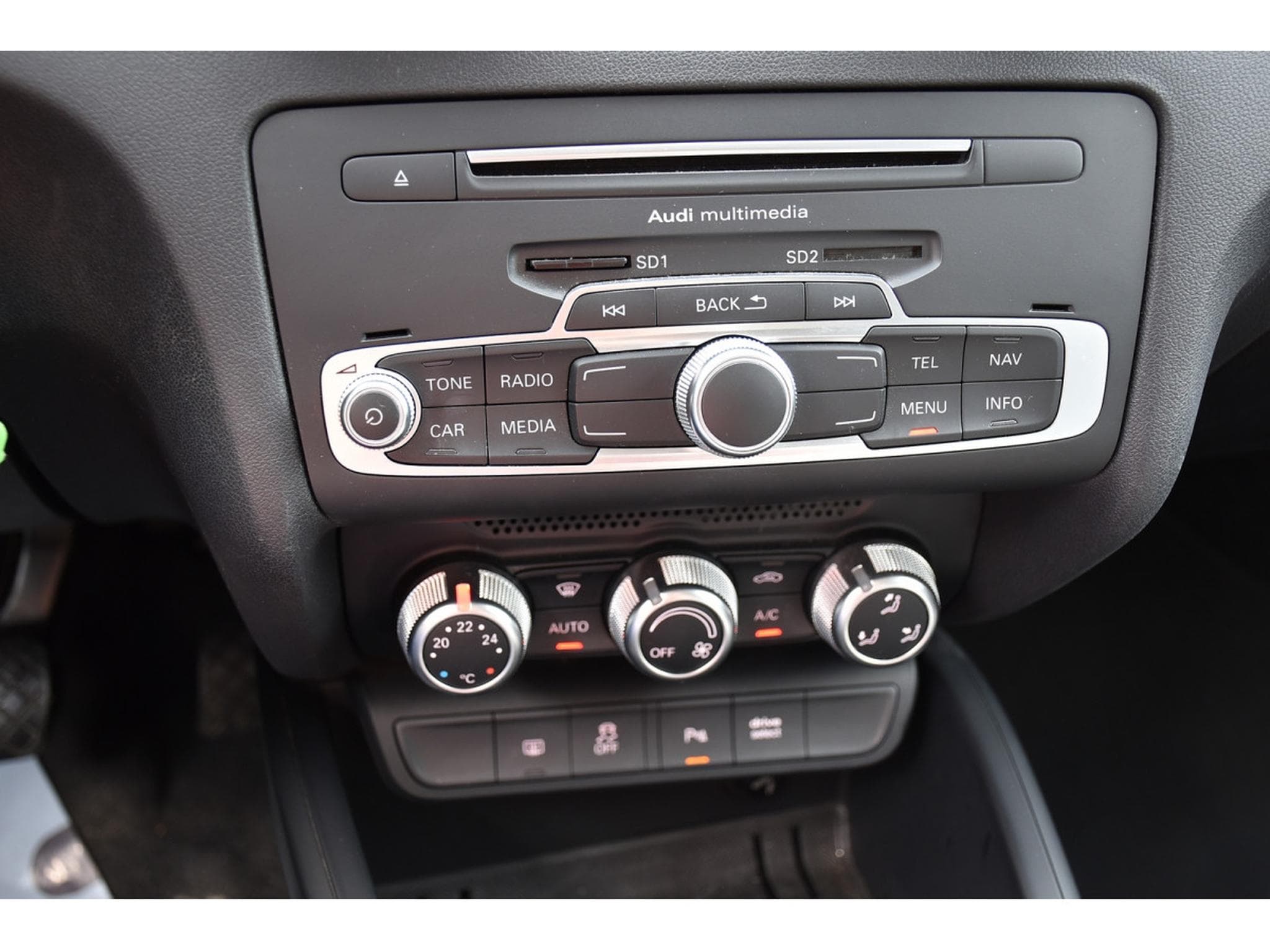 Audi A1 Sportback 1.4 TFSI Sport GPS XENON 1° MAIN CARNET (2015) - Photo 14
