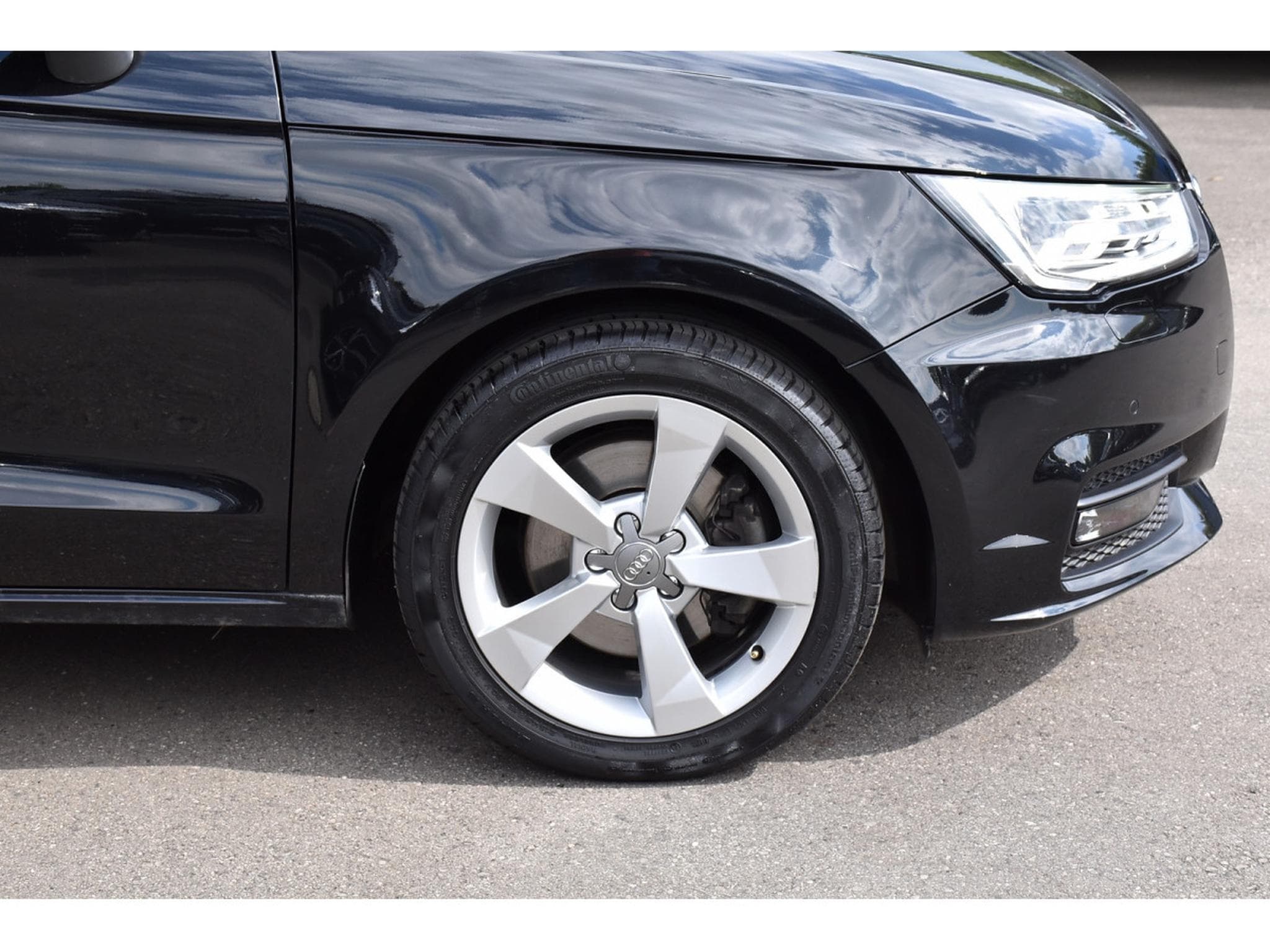 Audi A1 Sportback 1.4 TFSI Sport GPS XENON 1° MAIN CARNET (2015) - Photo 5