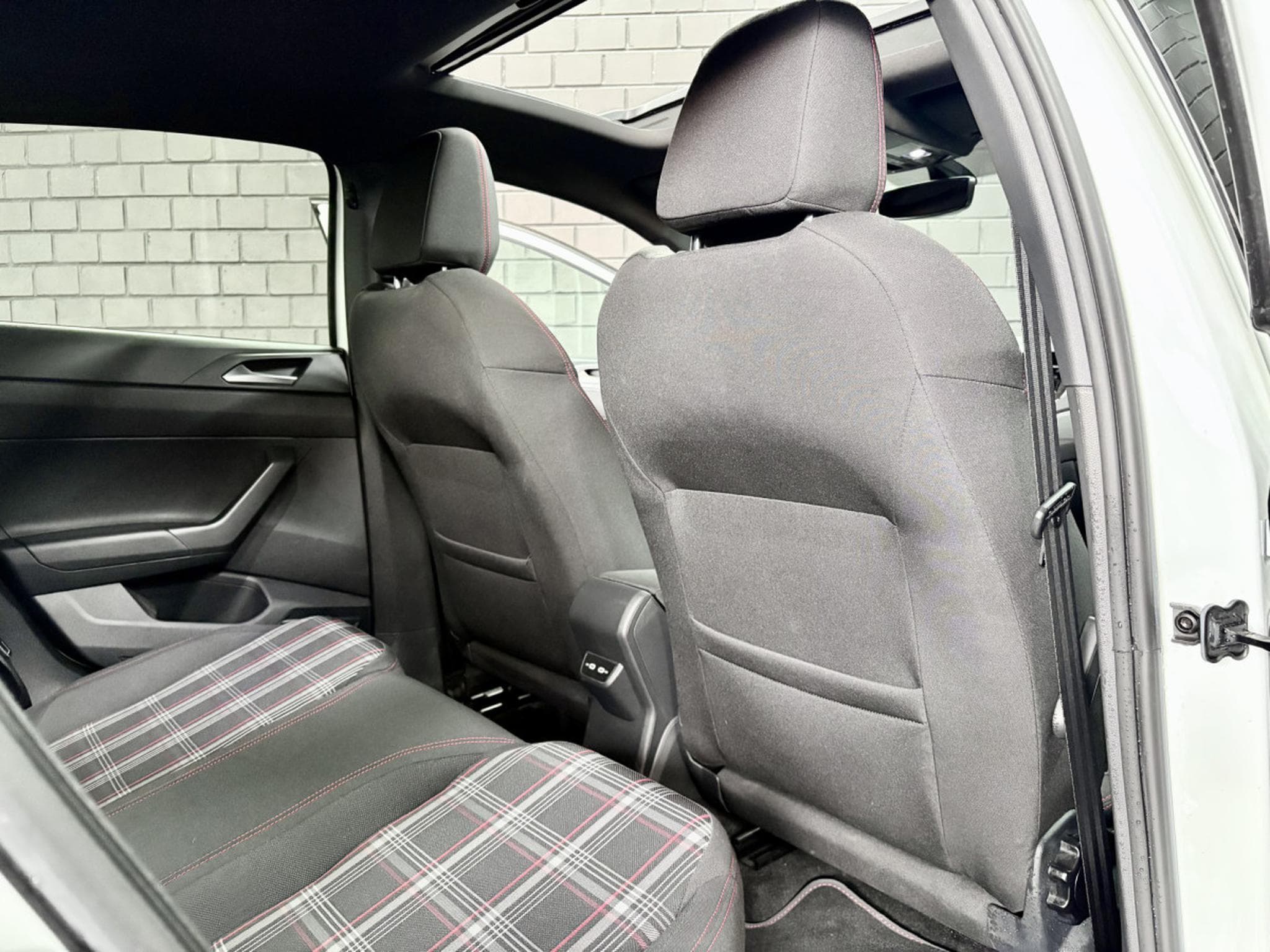VW Polo 2.0 TSI 207 CV DSG7 *BEATS* PANO *CAM* (2022) - Photo 23
