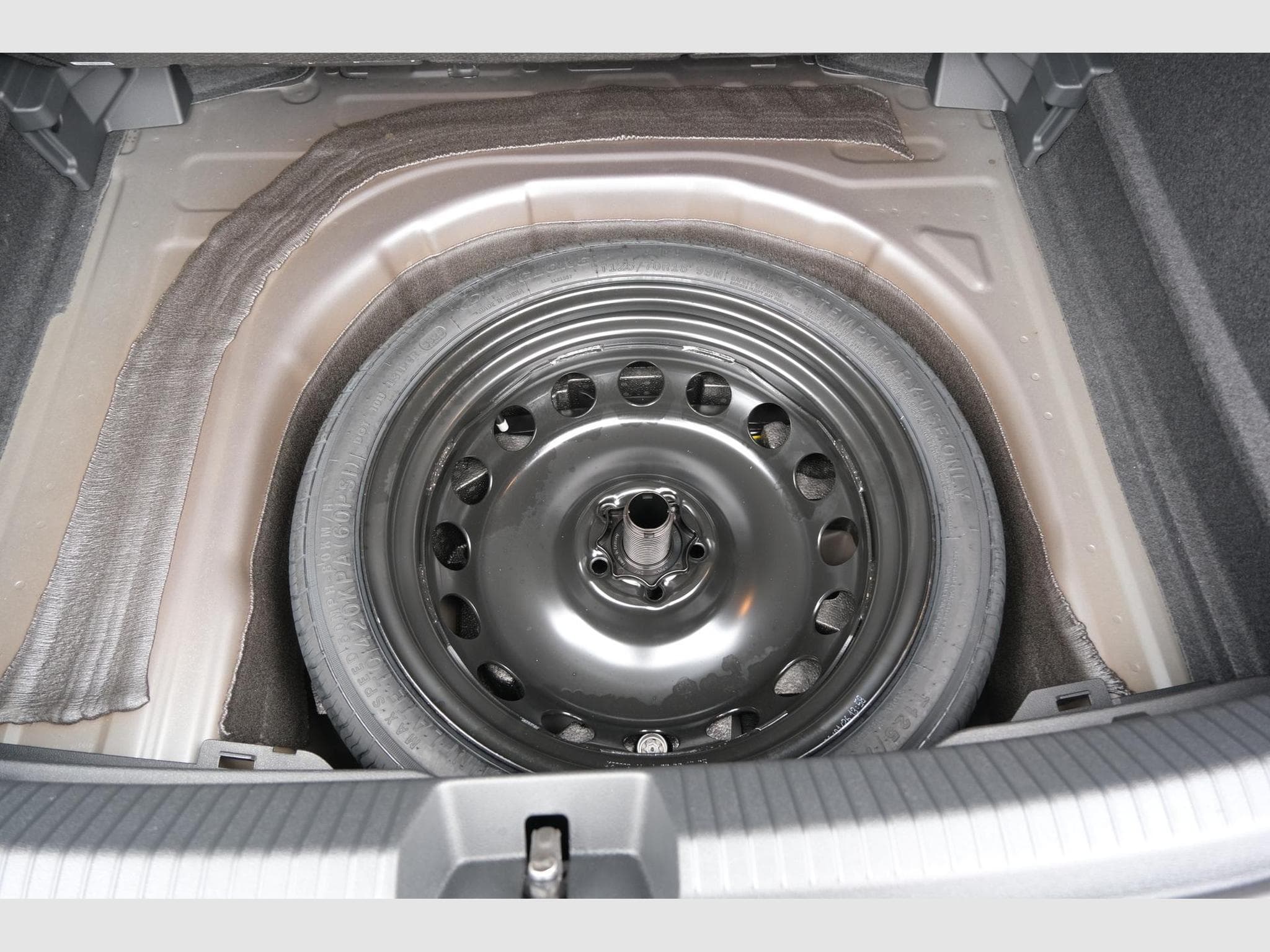 VW Taigo 1.0 TSI R-Line (2026) - Photo 24