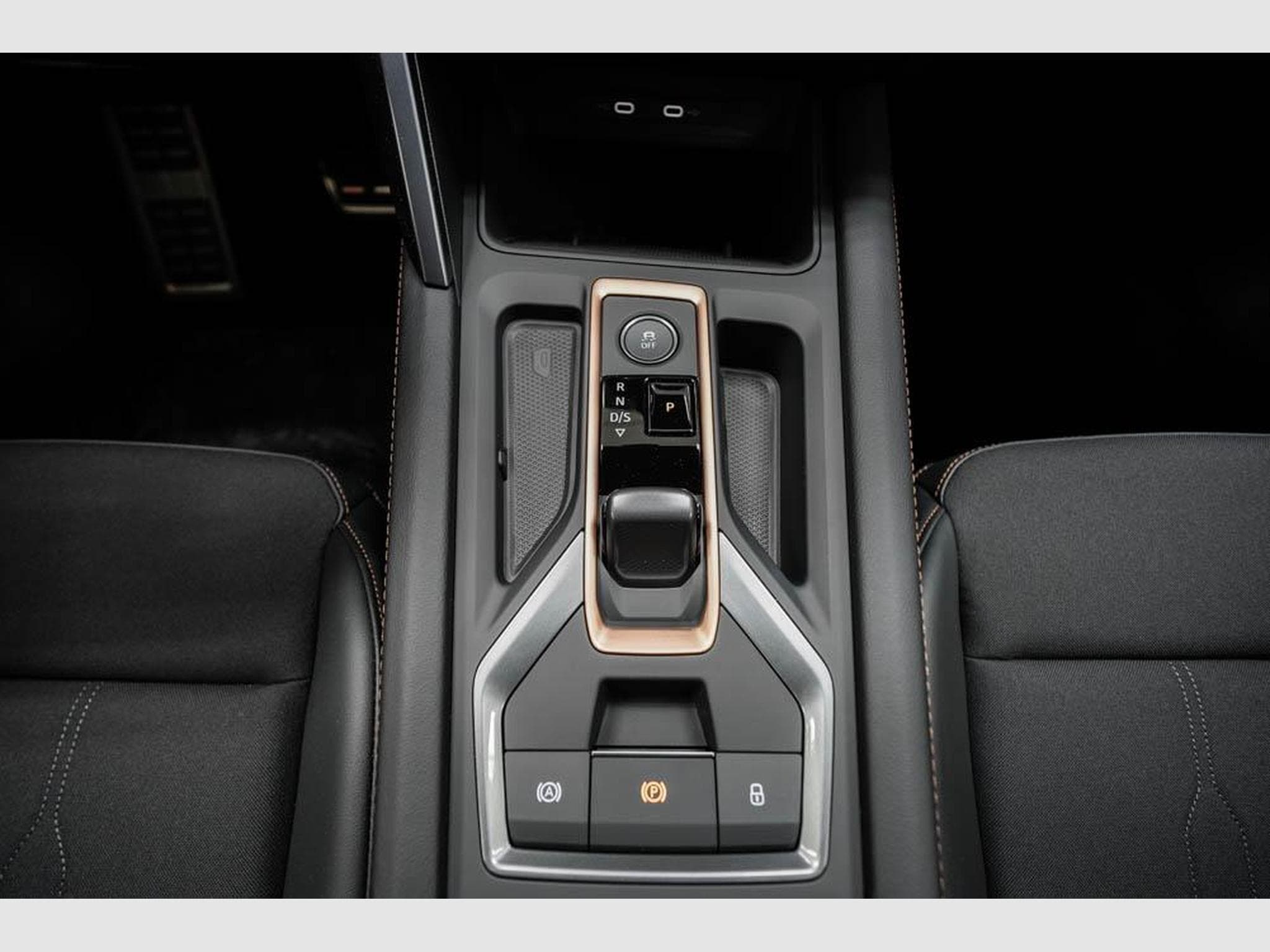 Cupra Formentor 1,5 eTSI DSG (2026) - Photo 12