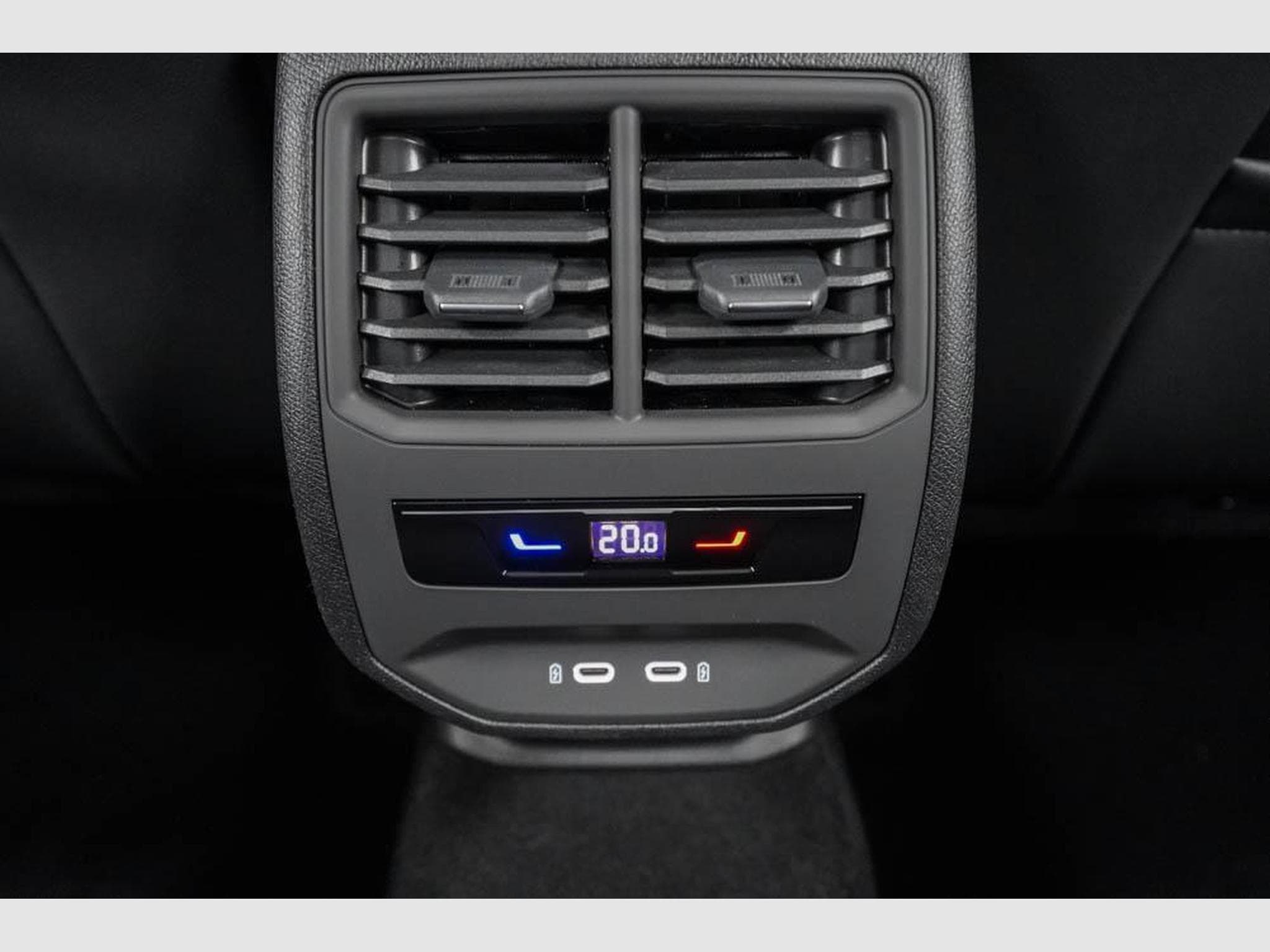 Cupra Formentor 1,5 eTSI DSG (2026) - Photo 17