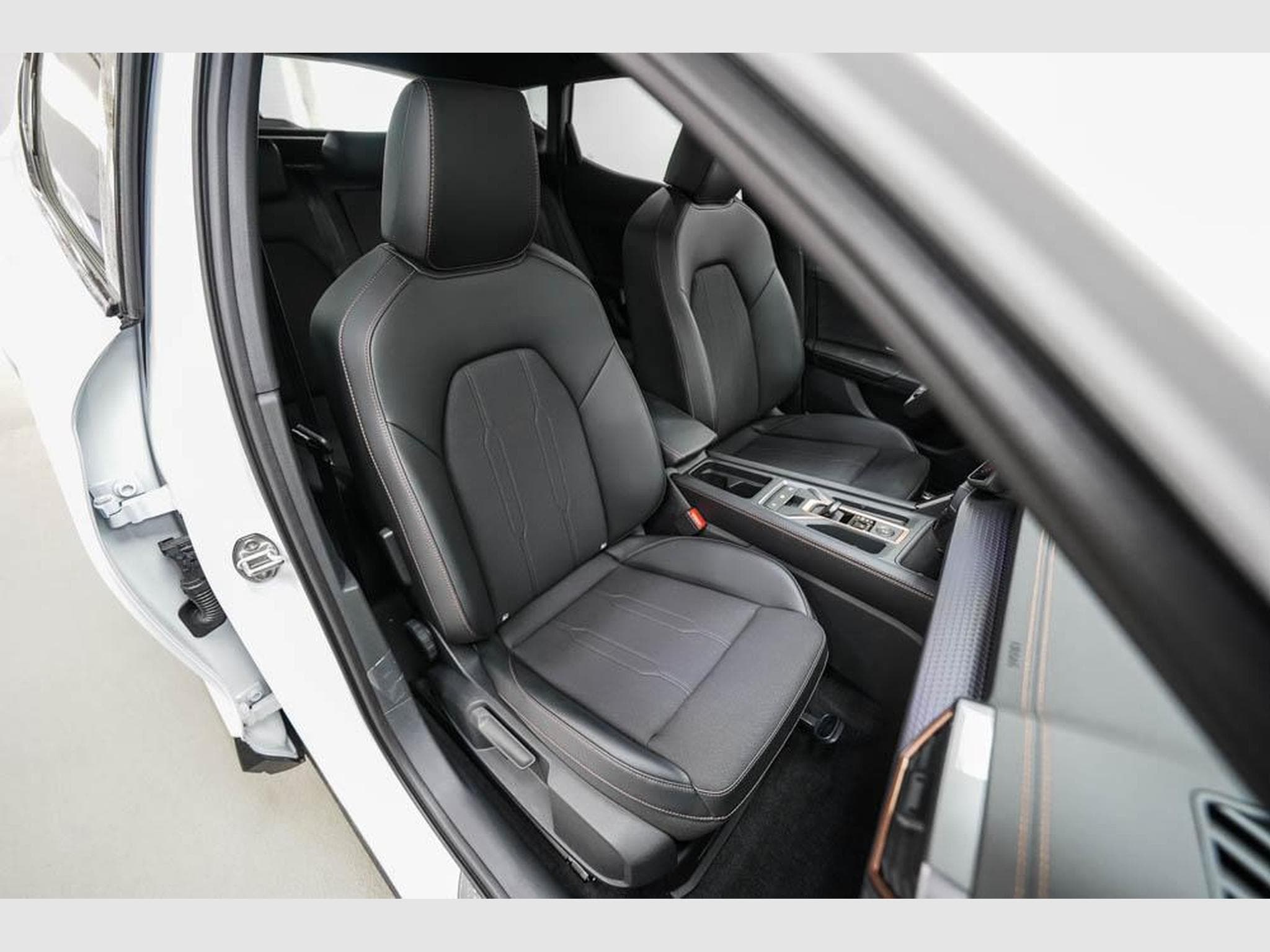 Cupra Formentor 1,5 eTSI DSG (2026) - Photo 22