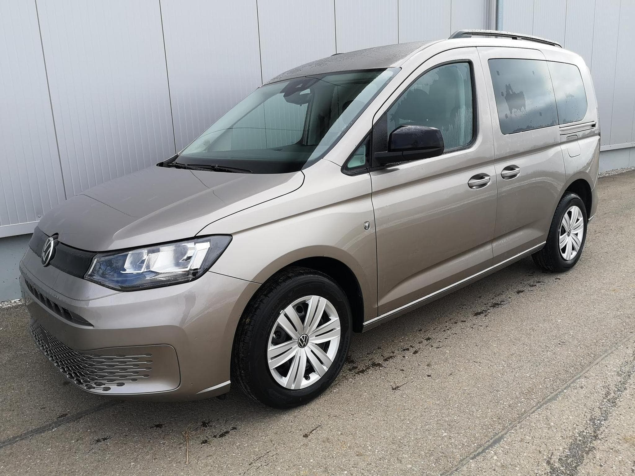 VW Caddy Basis (2026) - Foto 1